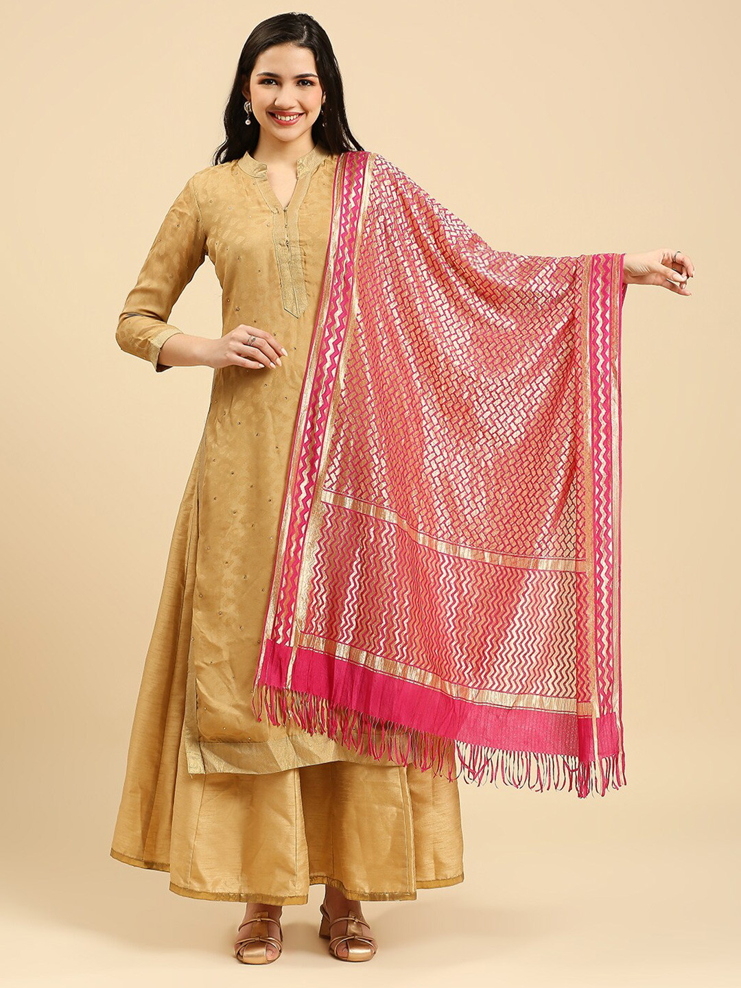 

Dupatta Bazaar Geometric Woven Design Zari Dupatta, Pink
