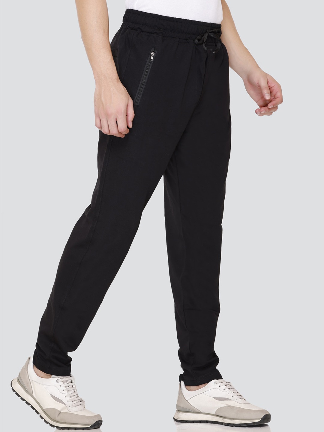 

JINXER Men Straight Fit Cotton Regular Track Pants, Black