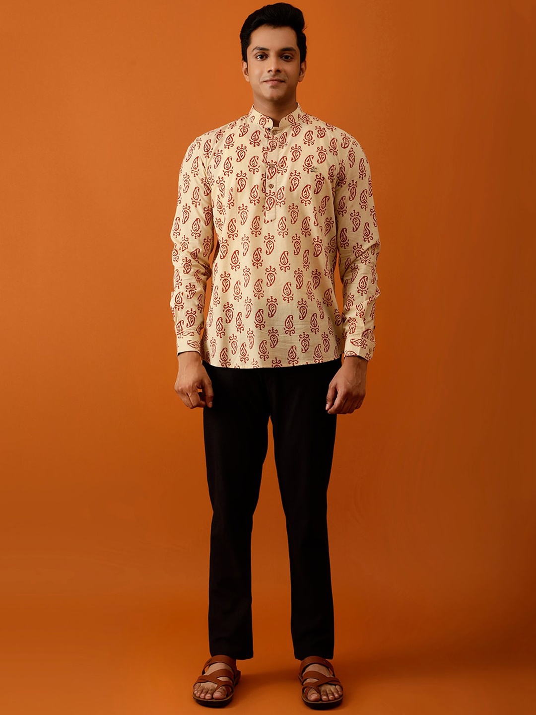 

Streaks & Crosses Paisley Printed Mandarin Collar Regular Cotton Kurta, Cream