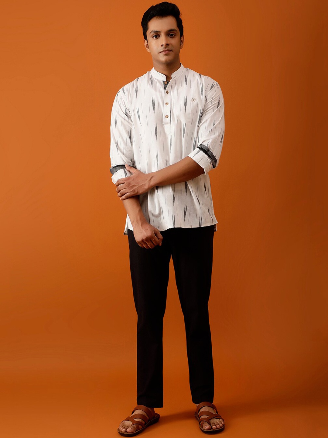 

Streaks & Crosses Ikat Printed Mandarin Collar Regular Cotton Kurta, White