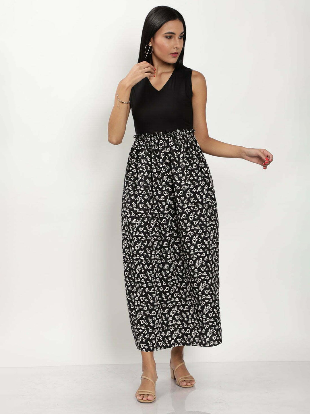 

THE BLACK LOVER Floral Printed V-Neck Sleeveless Cotton Fit & Flare Dress