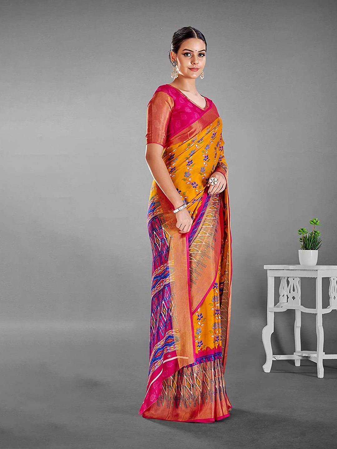 

KALINI Floral Printed Pure Chiffon Saree, Yellow
