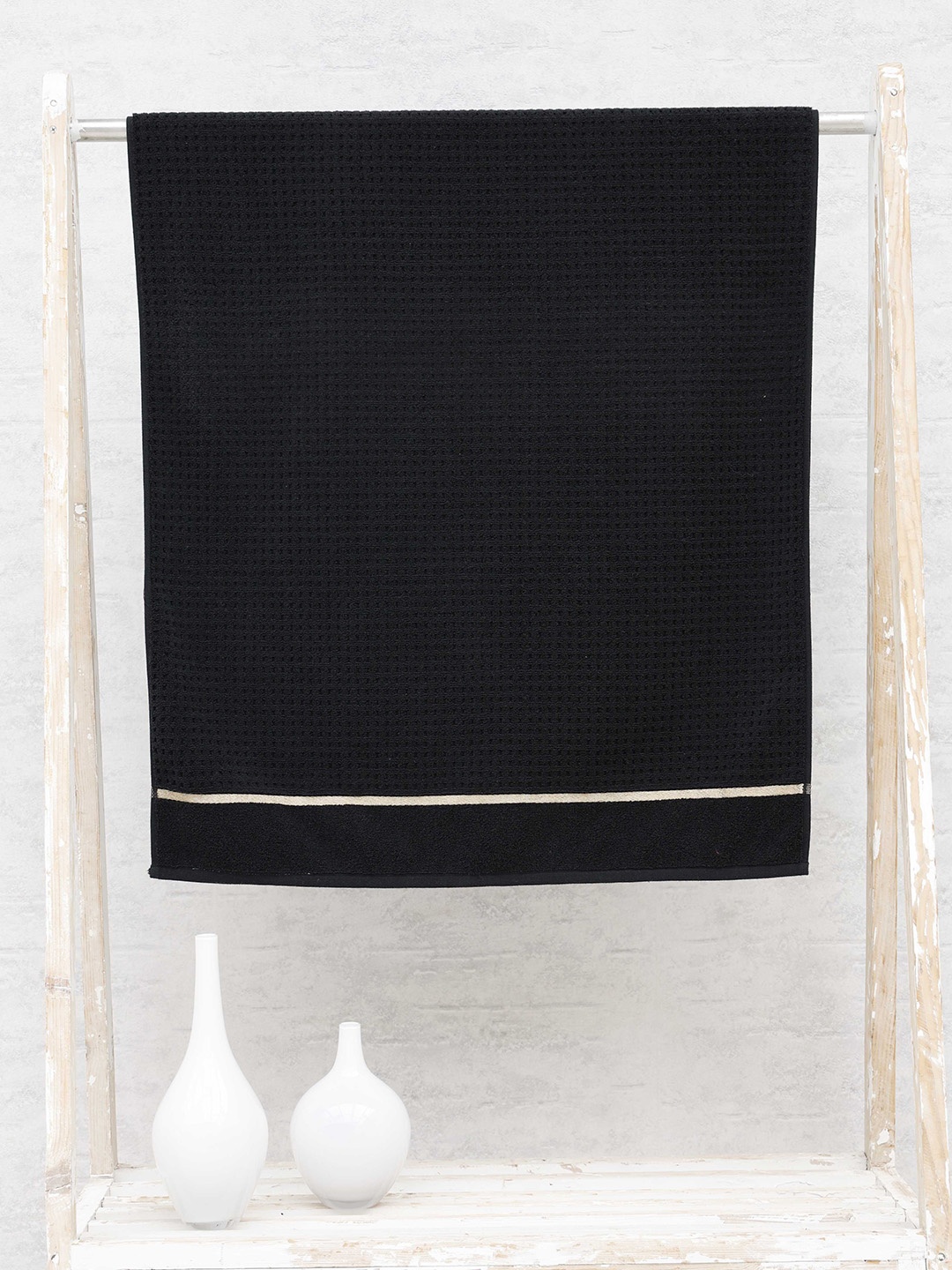 

Ariana Black Patterned SuperSoft High-Absorbent 550 GSM Quick-Dry Cotton Bath Tow