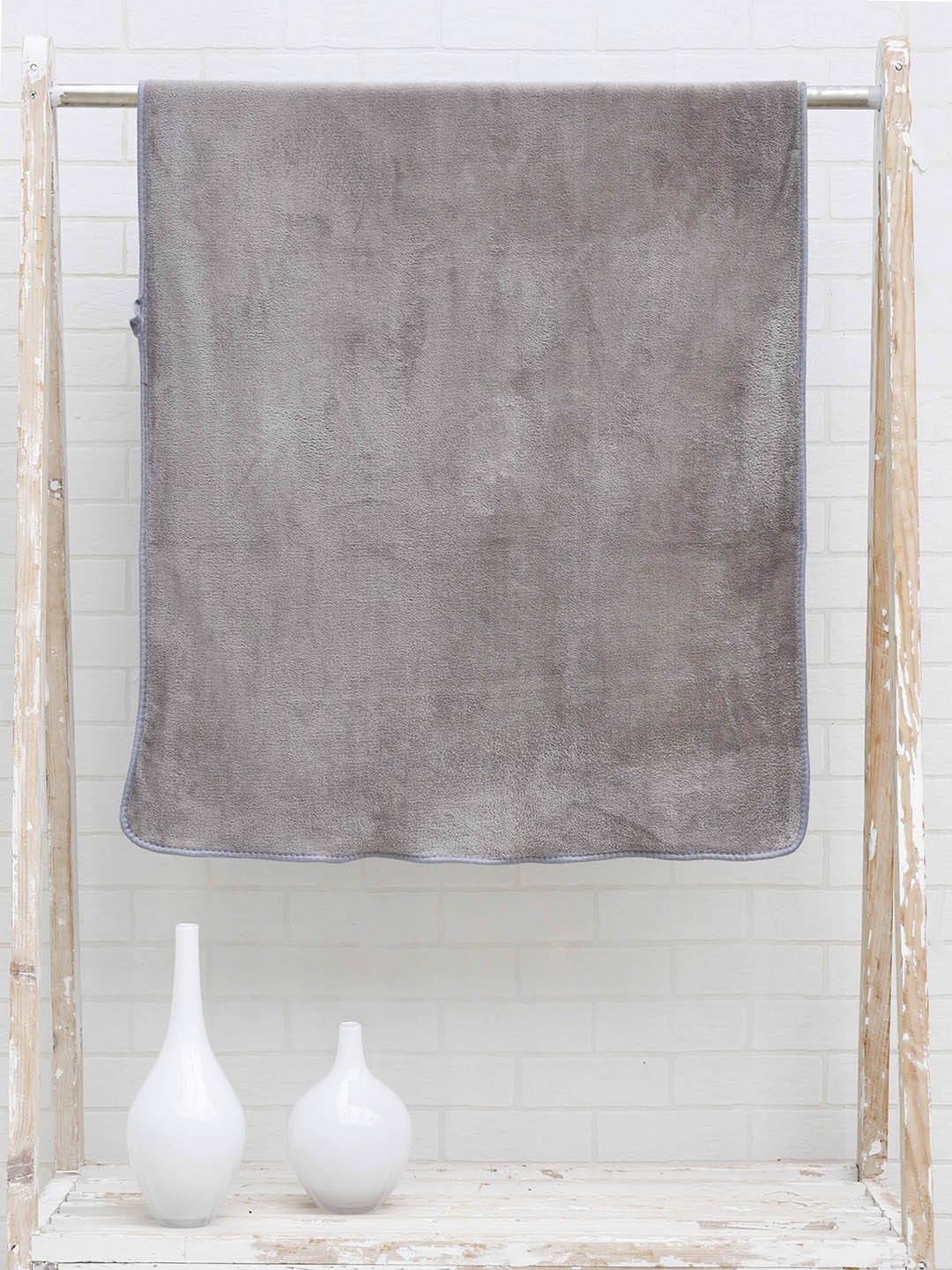 

Ariana Grey Superior High-Absorbent 400 GSM Micro Fleece Bath Towel