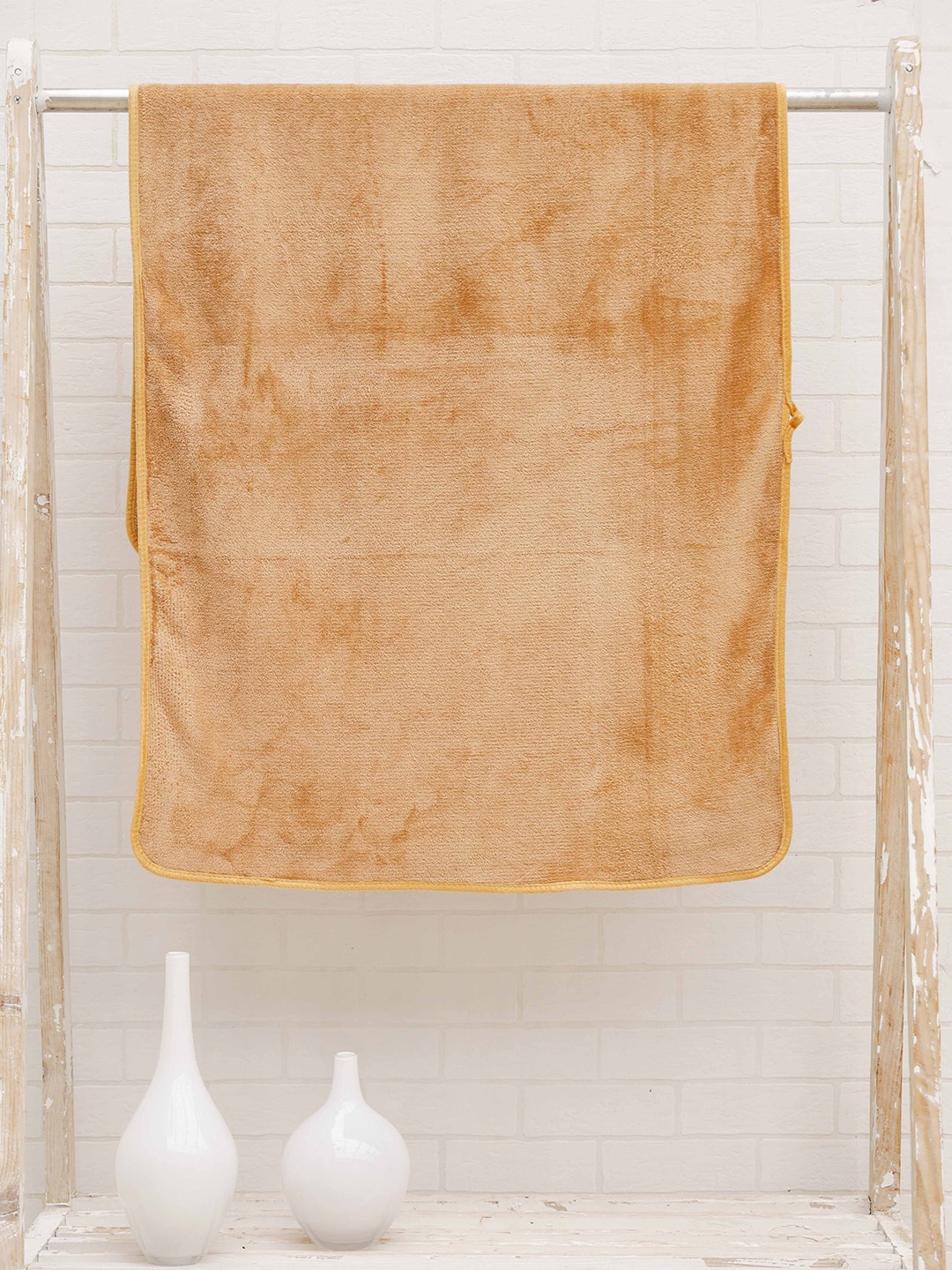 

Ariana Beige Superior High-Absorbent 400 GSM Micro Fleece Bath Towel