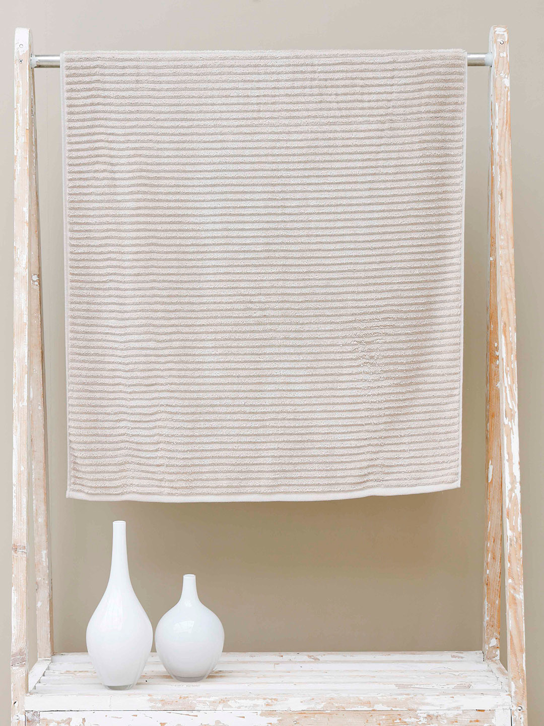 

Ariana Off-White Striped Super Soft High-Absorbent 550 GSM Quick-Dry Cotton Bath Towel