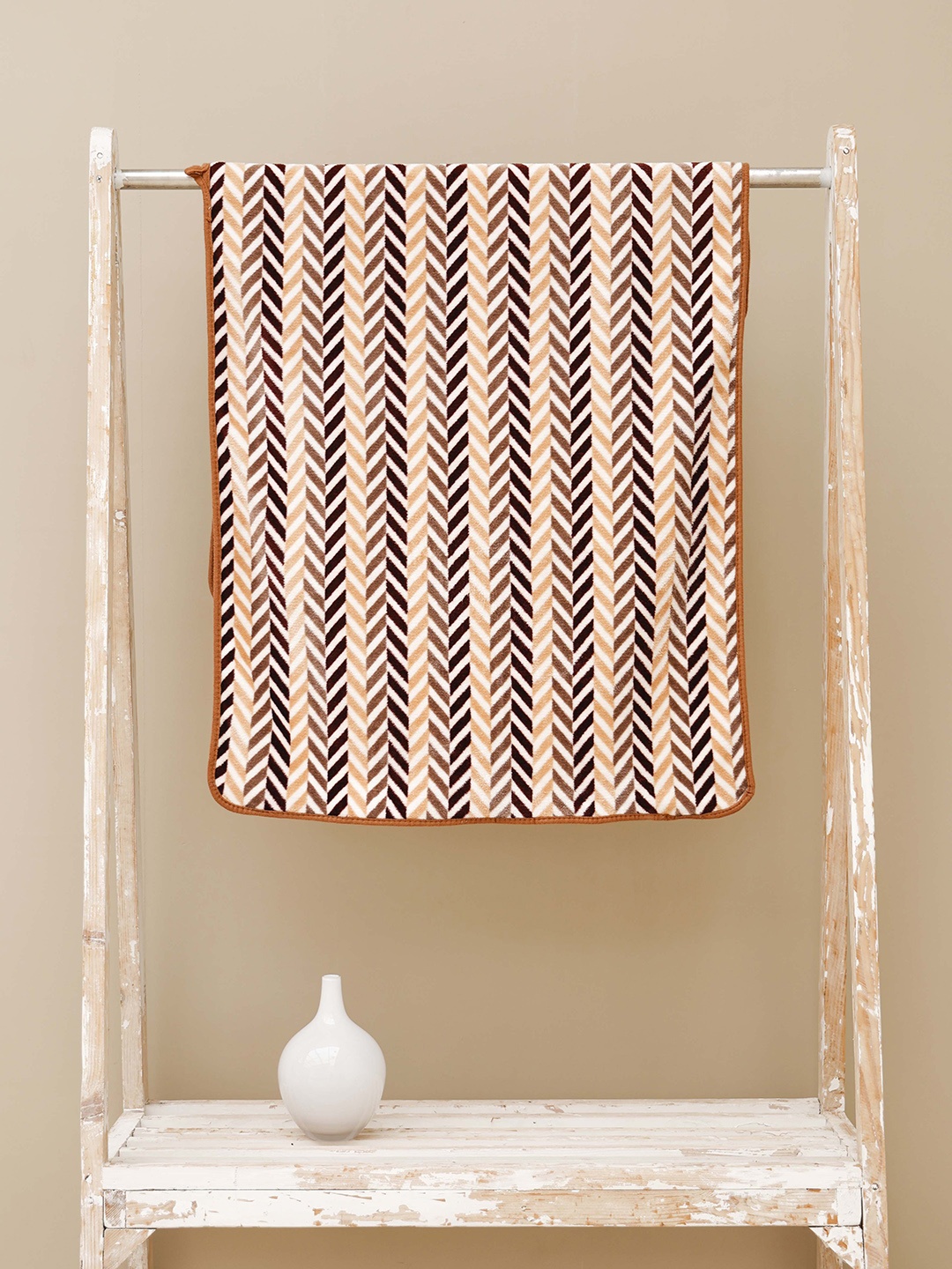 Ariana Brown & Beige Geometric Print Superior High Absorbent 400 GSM Bath Towel