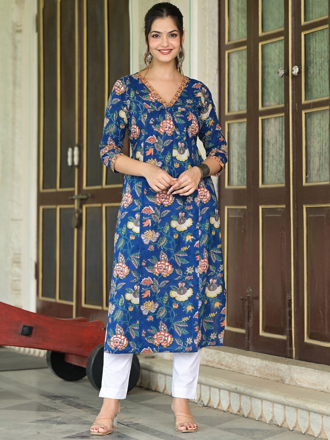 

Jaipuri Adaah Floral Printed Empire Kurta, Navy blue