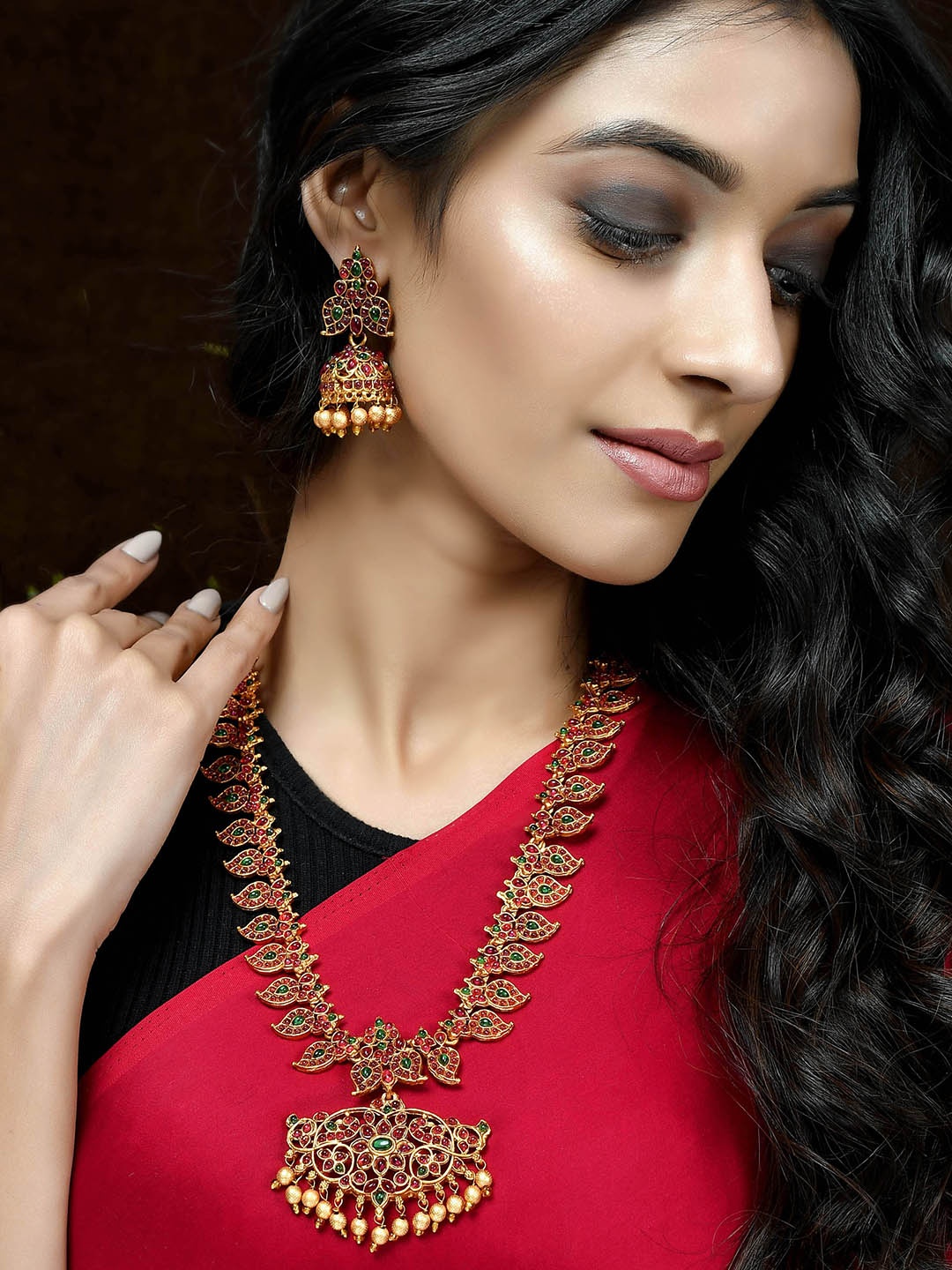 

Shoshaa Gold-Plated Stone-Studded Beaded Necklace & Earrings