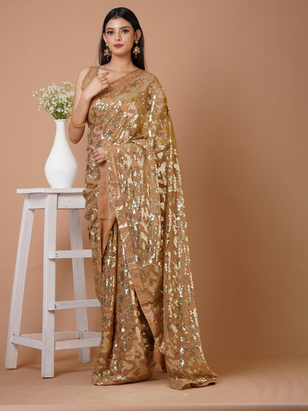 

Angroop Embellished Sequinned Saree, Gold