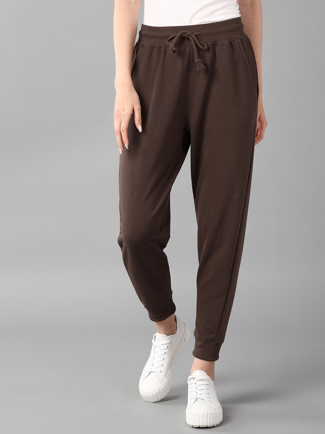 

Alan Jones Women Mid-Rise Casual Joggers, Brown
