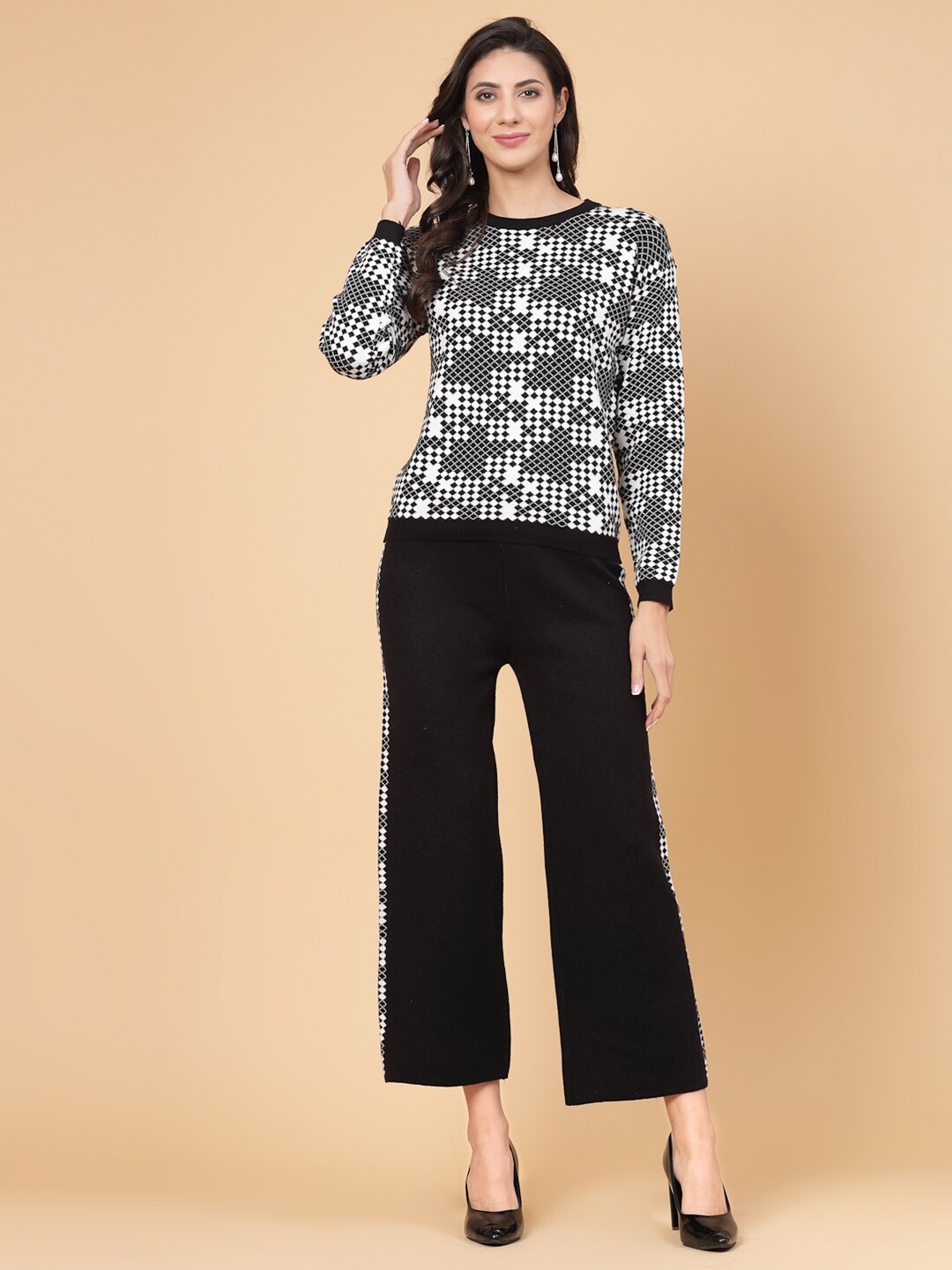 

Mafadeny Geometric Printed Round Neck Co-Ords Set, Black