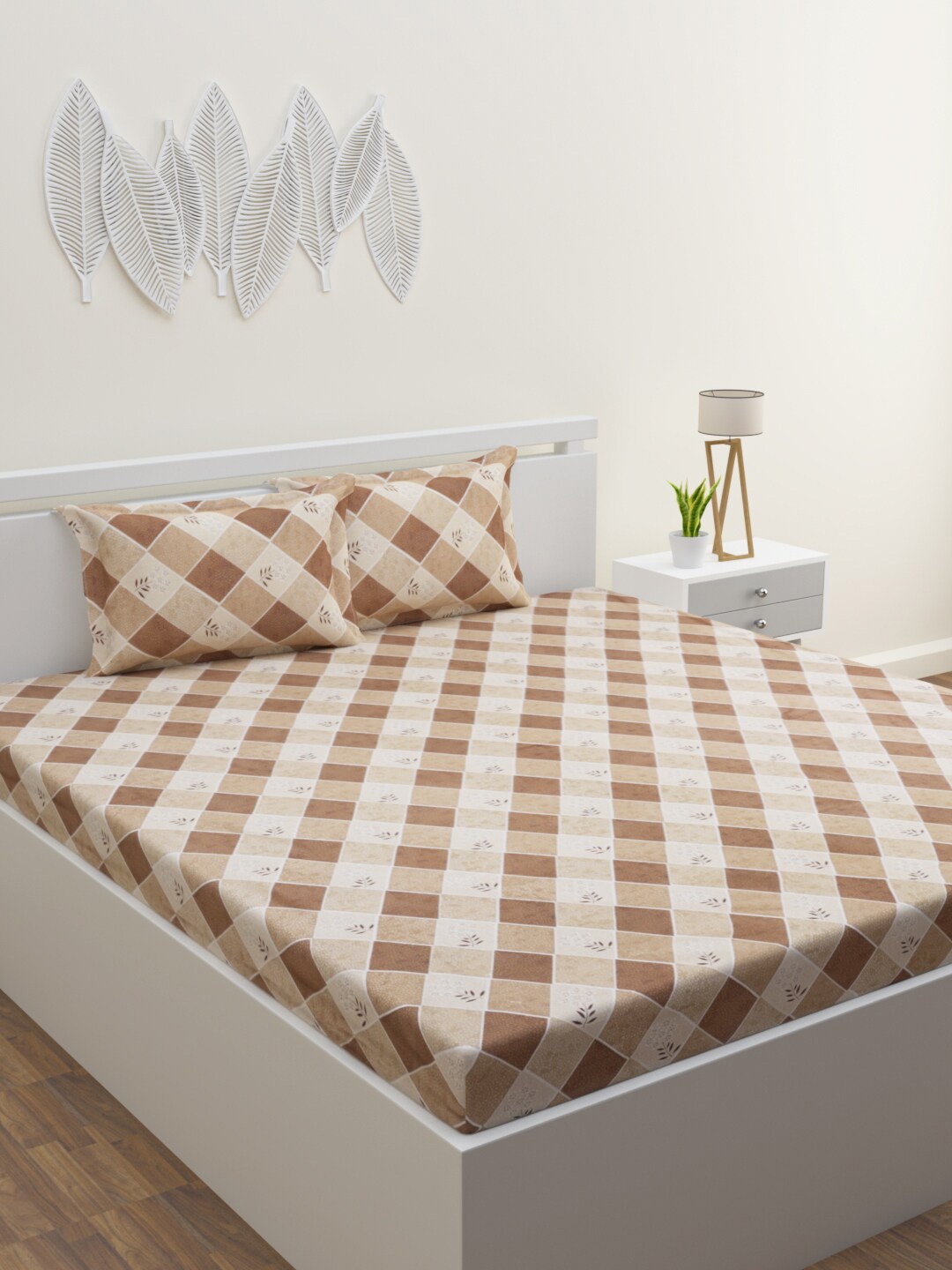 

HERE&NOW Era Brown & White Geometric Pure Cotton 120 TC Queen Bedsheet & 2 Pillow Covers