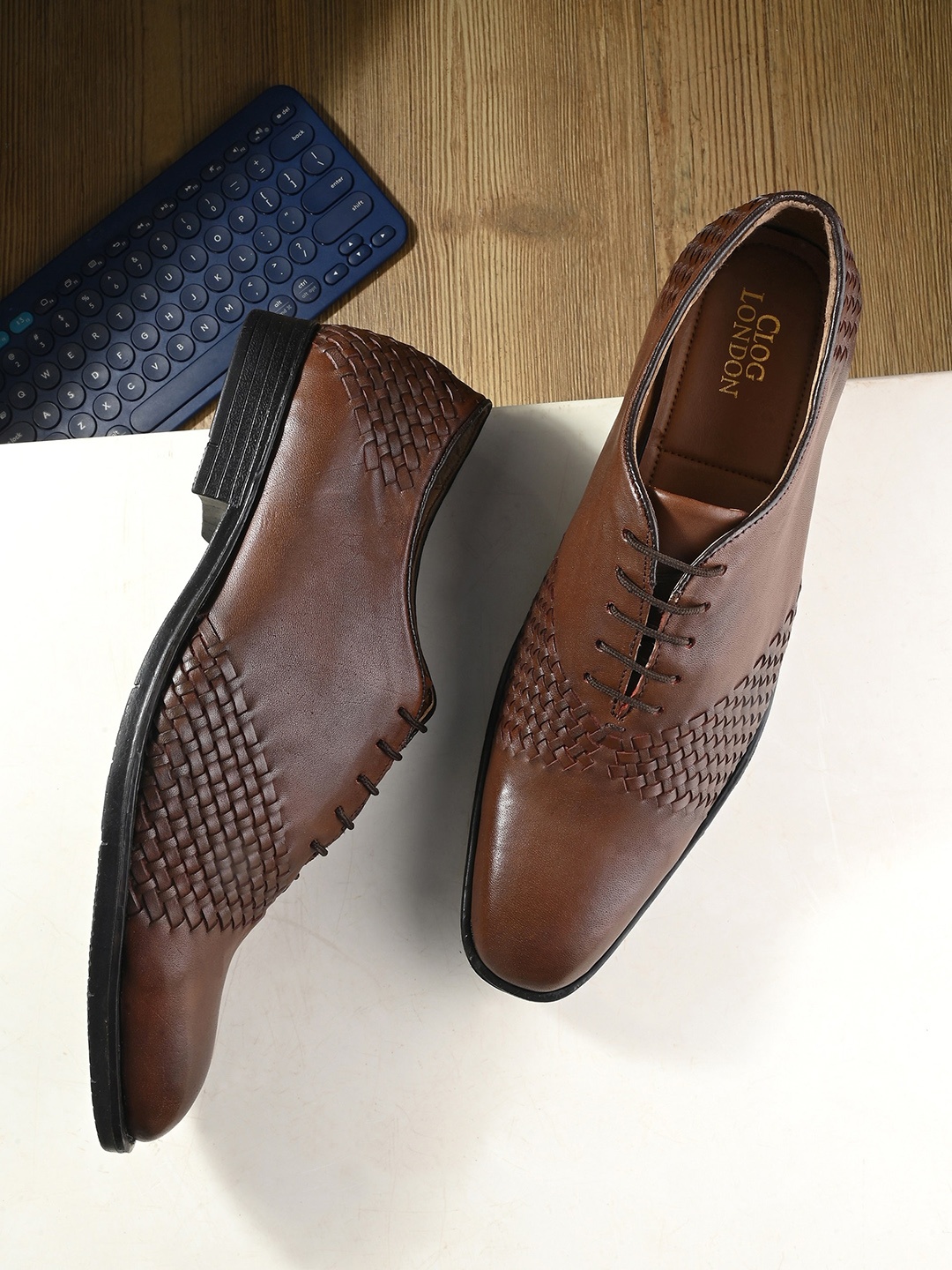 

CLOG LONDON Men Textured Leather Formal Oxfords, Brown