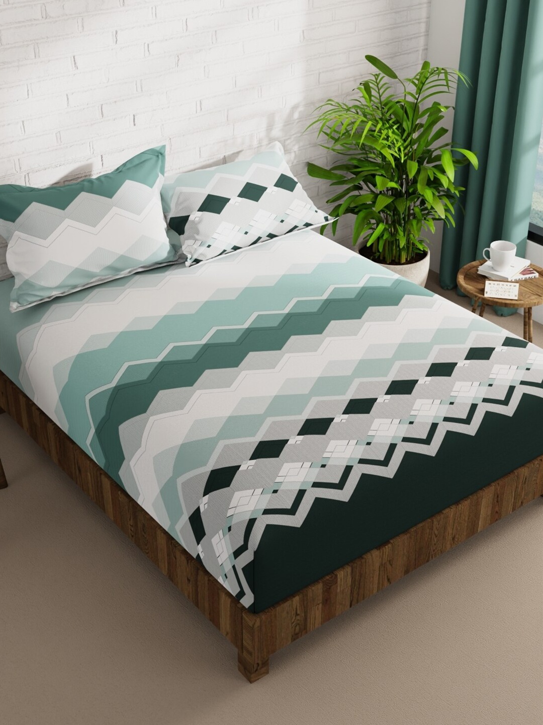 

BIANCA La-Vogue Green Geometric Microfiber 152 TC Queen Bedsheet With 2 Pillow Covers
