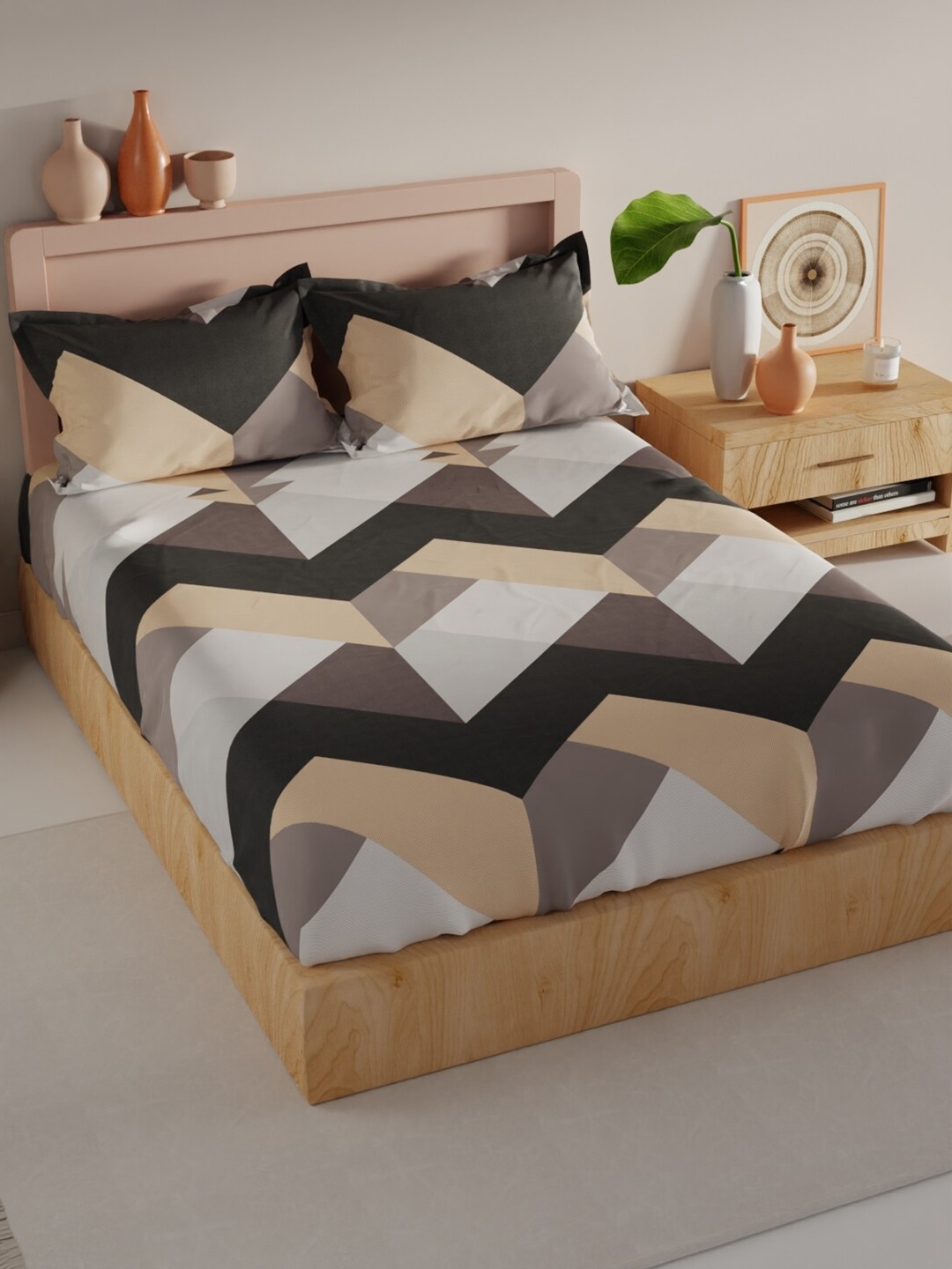 

BIANCA Tokyo Bay Grey & Black Geometric Microfiber 200 TC King Bedsheet & 2 Pillow Covers