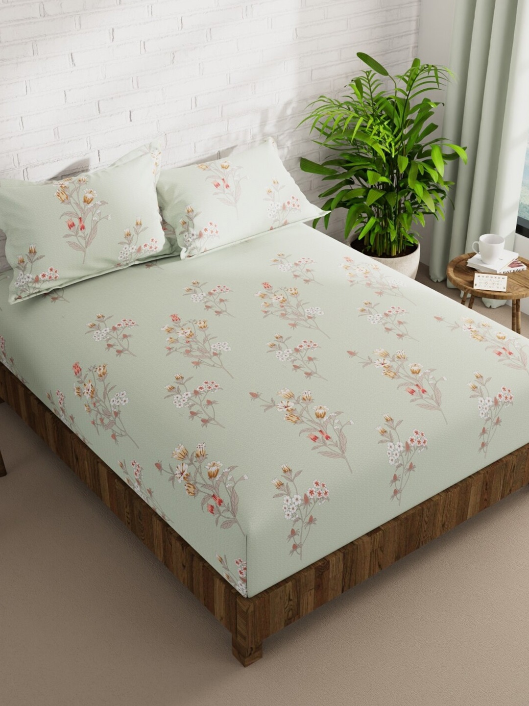 

KOPA La-Vogue Green & White Floral Microfiber 152 TC Queen Bedsheet With 2 Pillow Covers