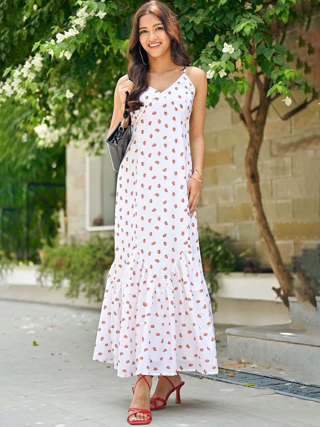 

NORE21 Floral Printed Shoulder Strap Maxi Dress, White
