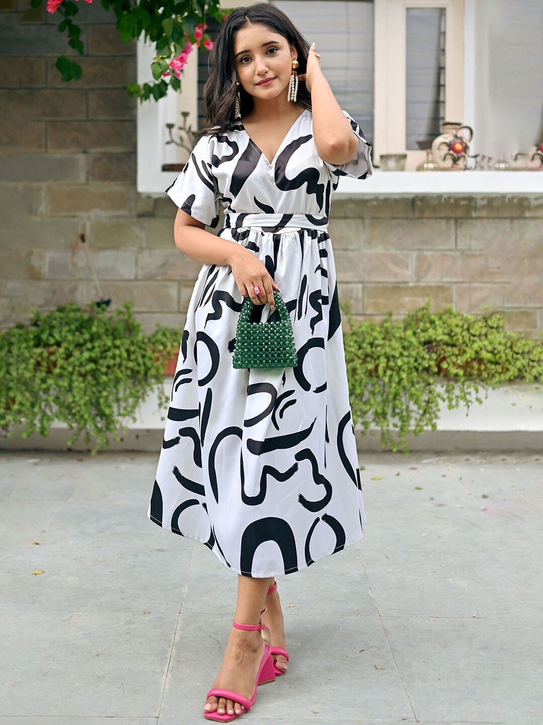 

NORE21 Abstract Printed V-Neck A-Line Midi Dress, White