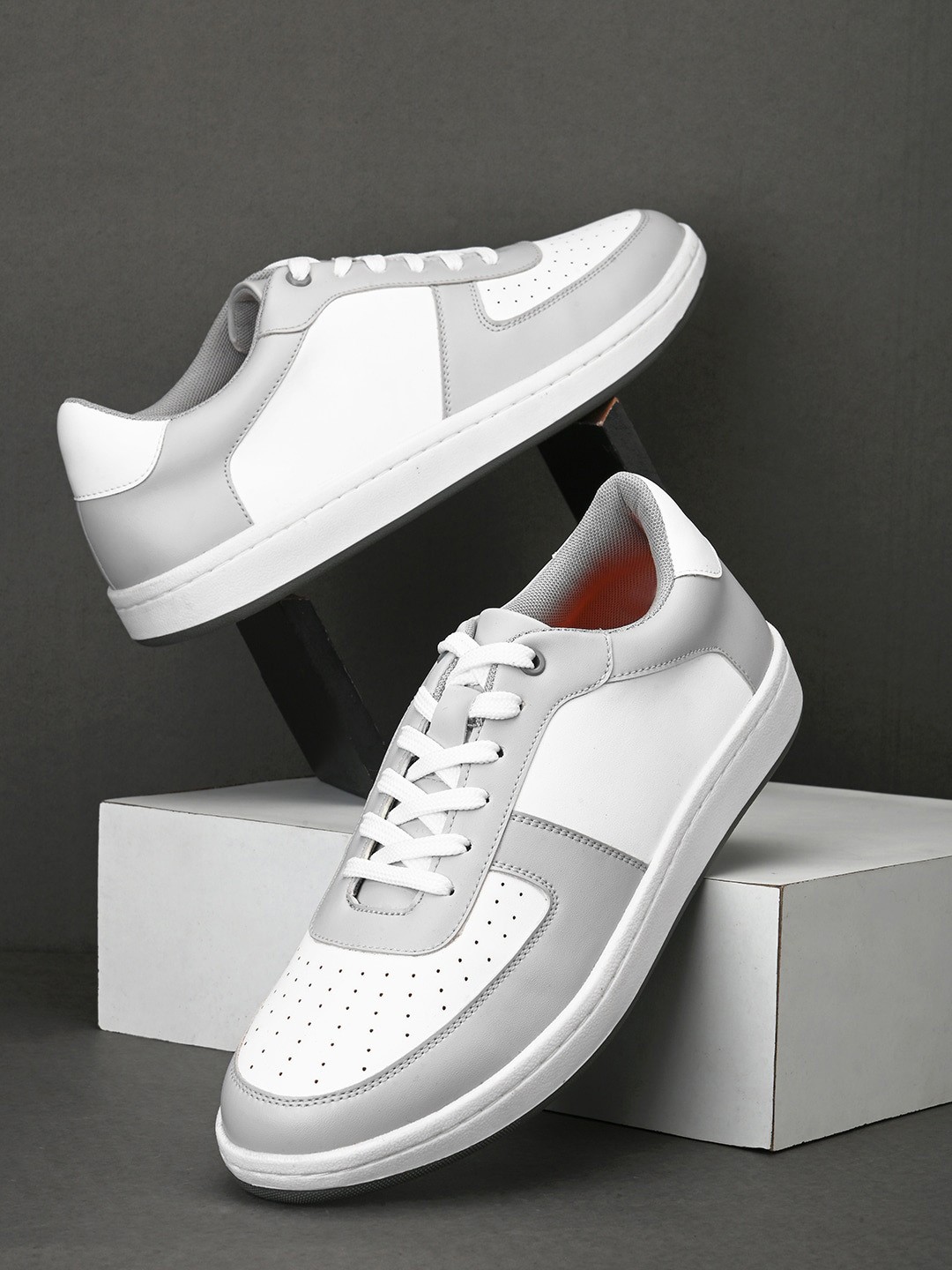 

HRX by Hrithik Roshan Men White & Grey Perforations Sneakers
