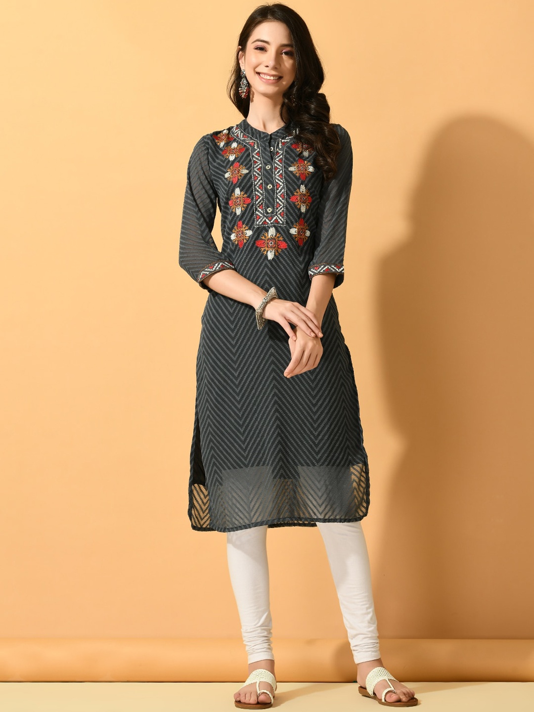 

Sangria Ethnic Motifs Embroidered Straight Kurta, Grey