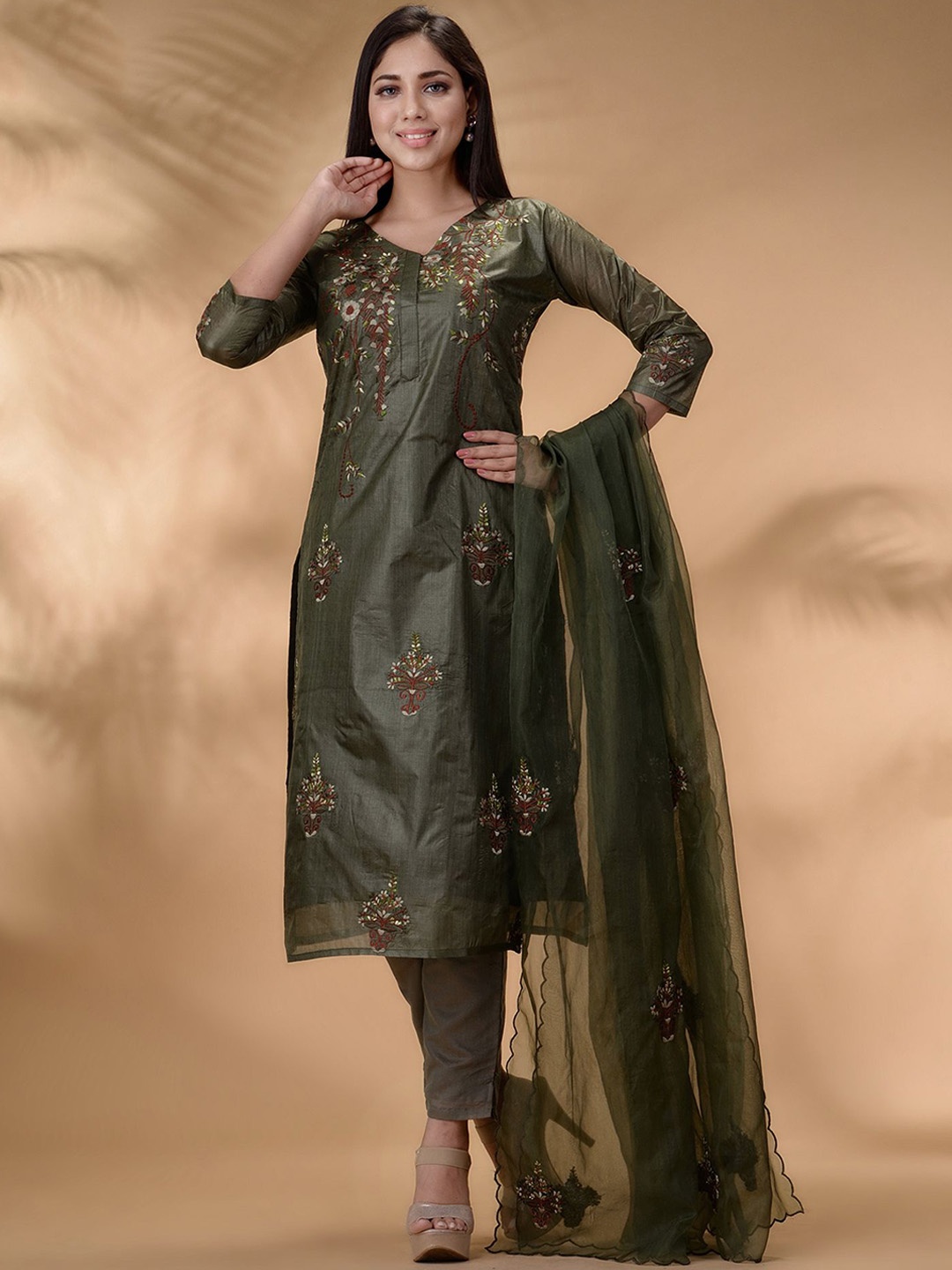 

Disli Floral Embroidered Tussar Silk Straight Kurta With Trousers & Dupatta, Green