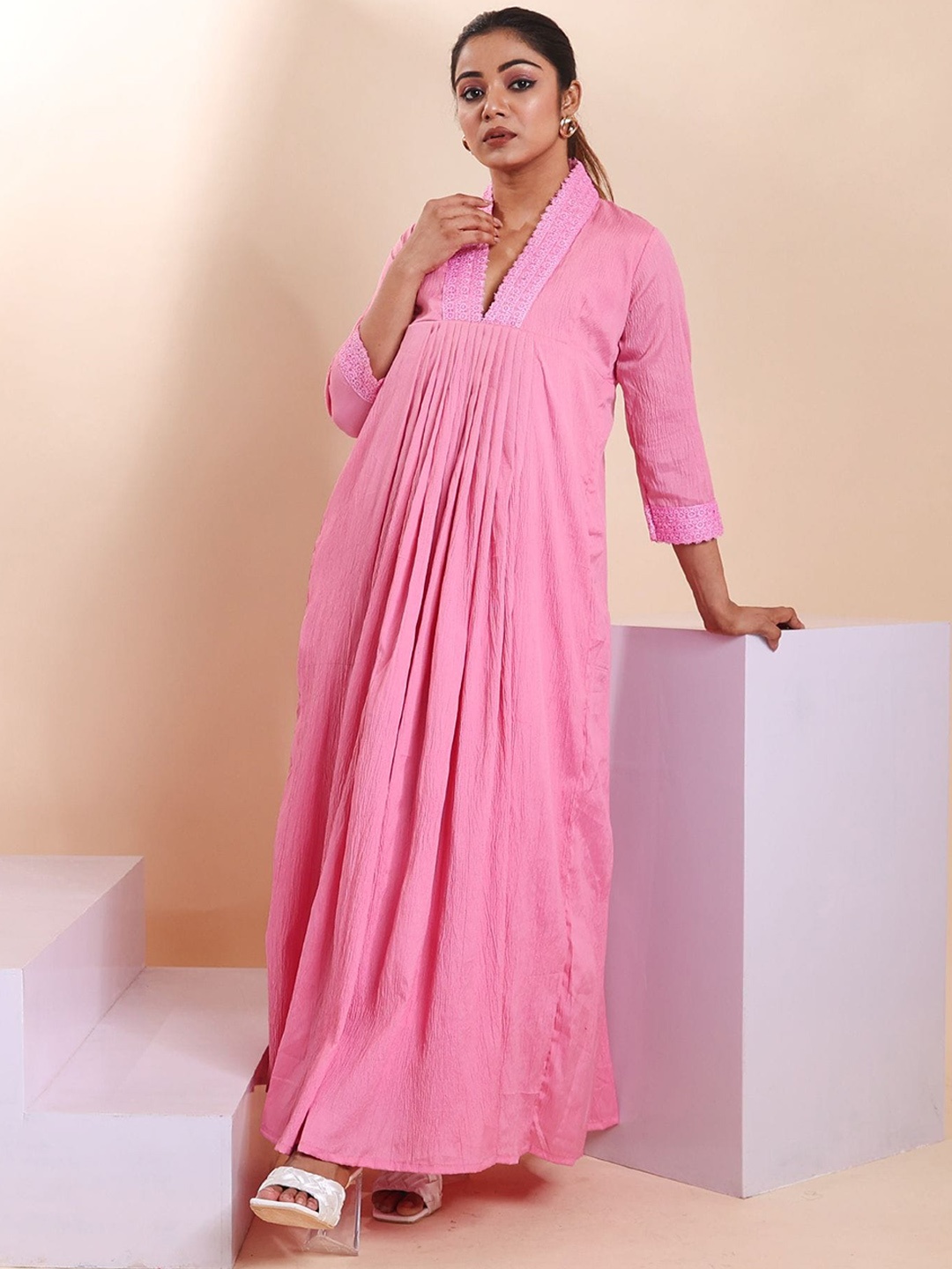 

Disli V-Neck Empire Kurta with Trousers, Pink