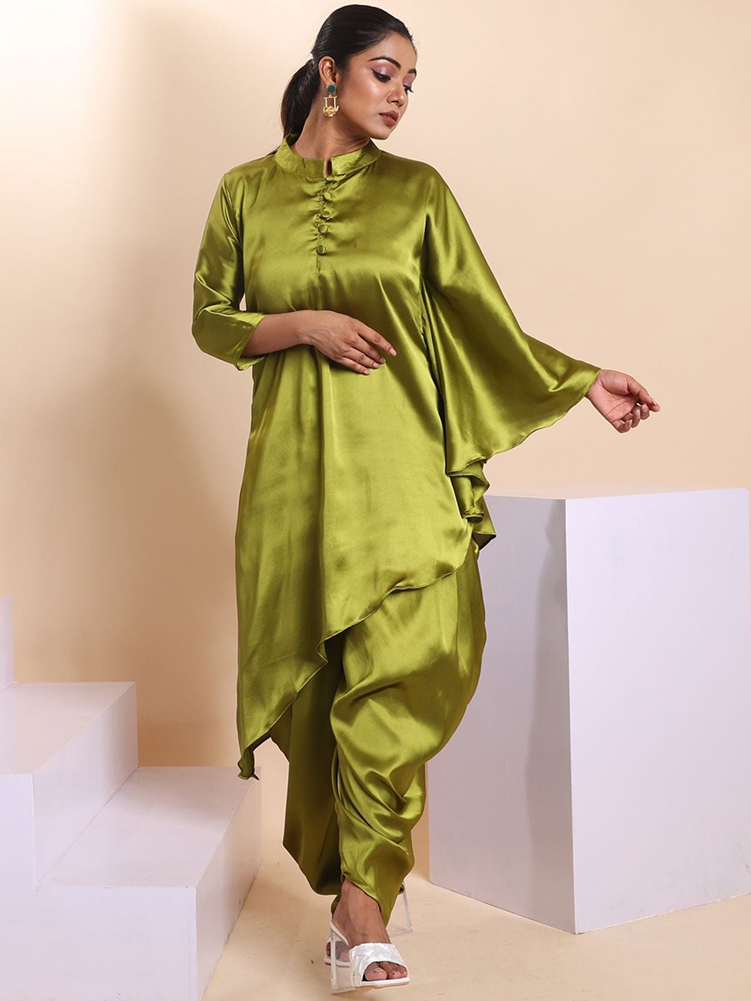 

Disli Mandarin Collar A-Line Kurta With Dhoti Pants, Green