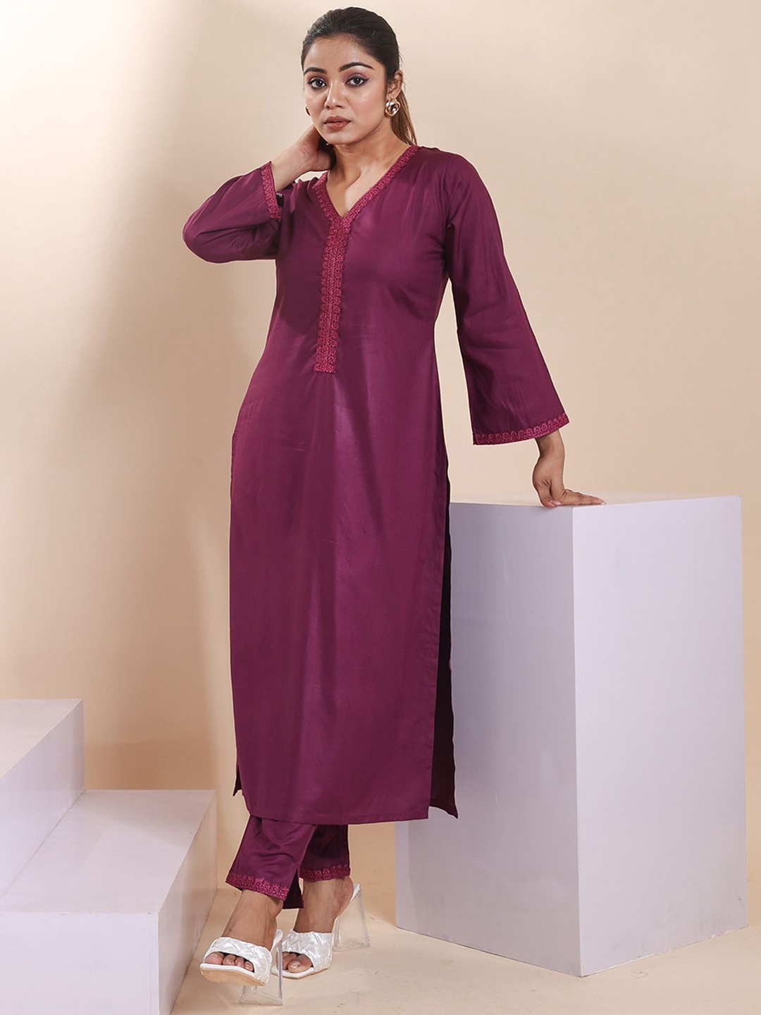 

Disli Lace Yoke Design Regular Pure Cotton Kurta with Trousers, Purple