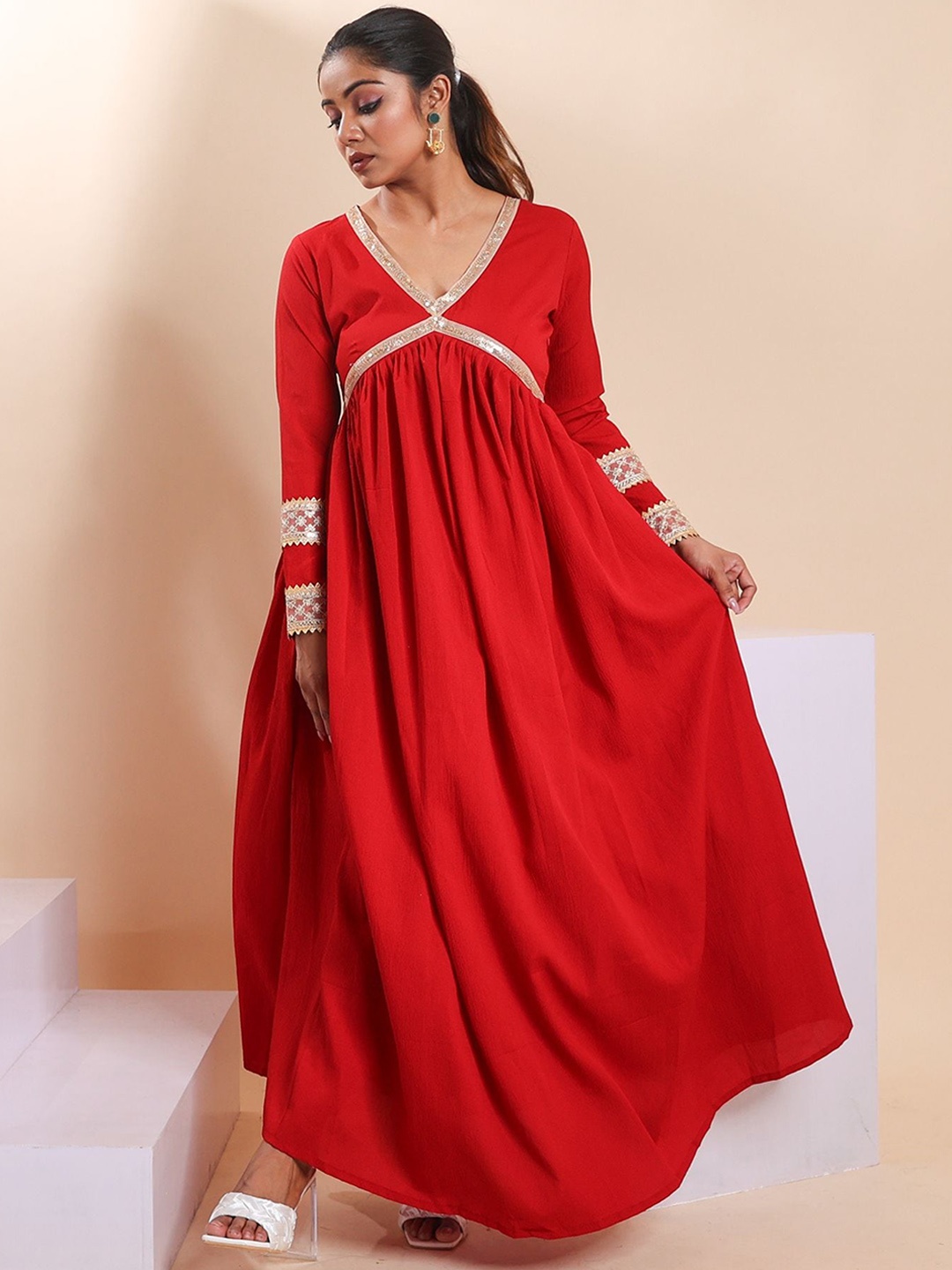 

Disli V-Neck Anarkali Kurta With Trousers, Red