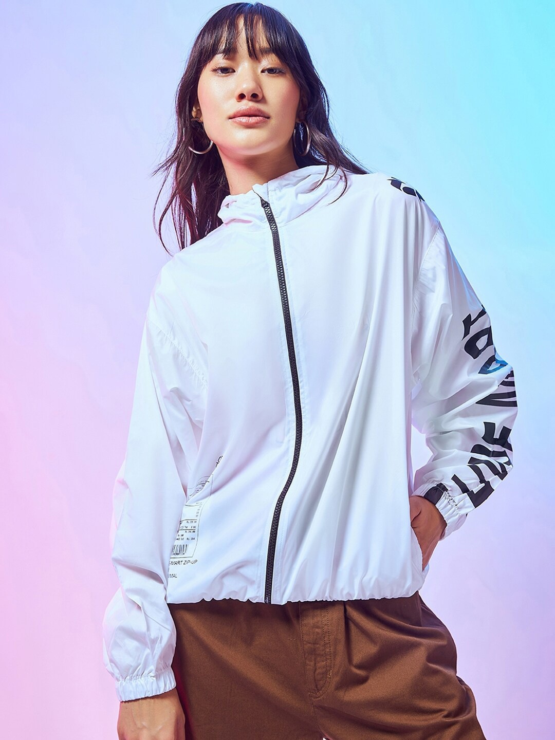 

Bewakoof Air 1.0 Women Hype Mart Typography Oversized Windcheater Jacket, White