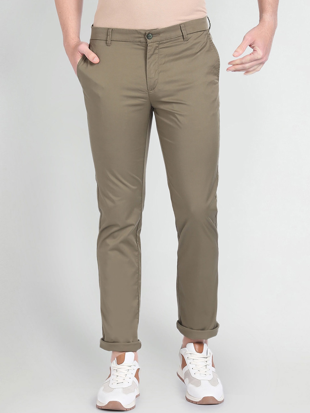 

Arrow Sport Men Low-Rise Autoflex Trousers, Green