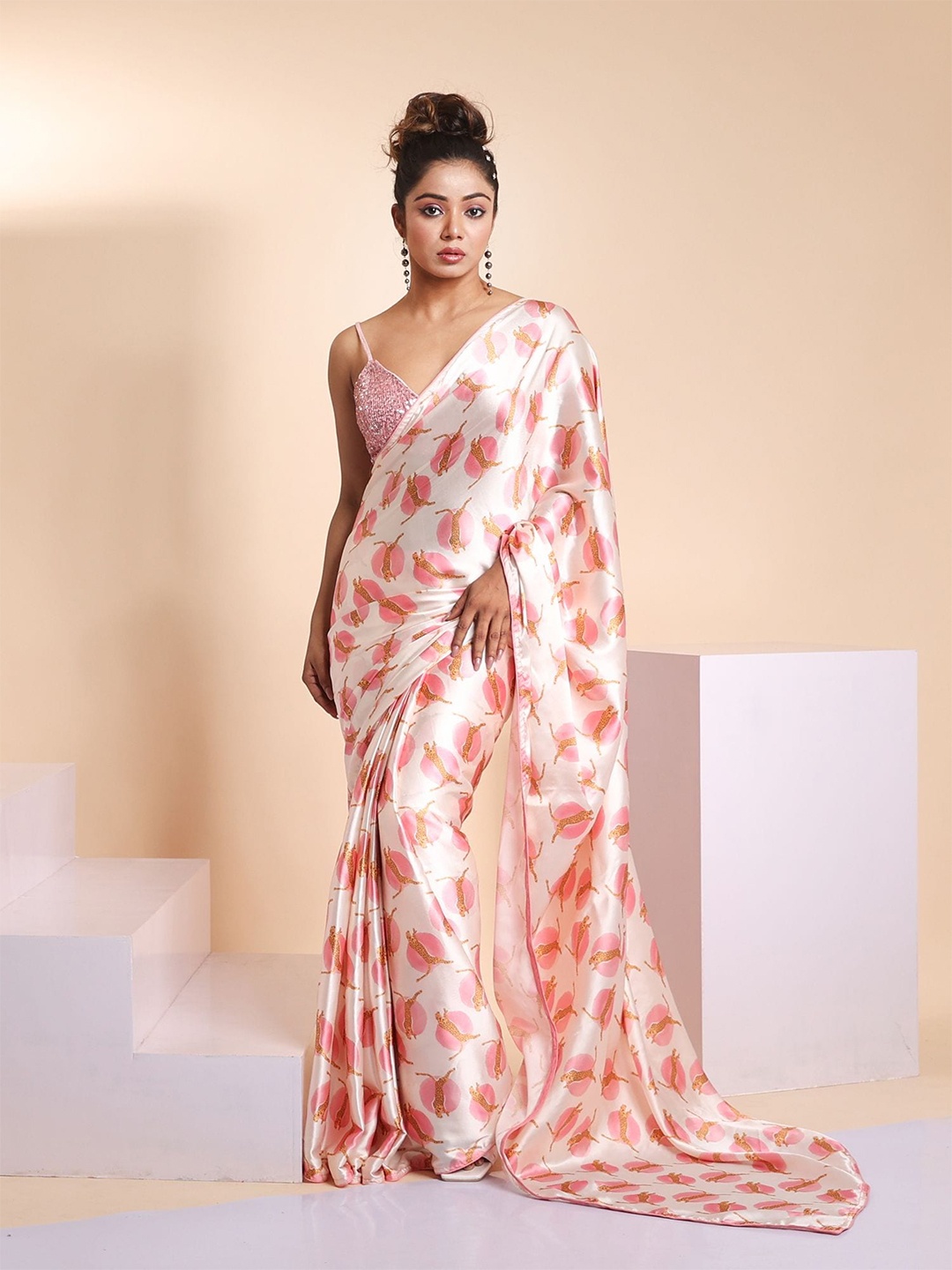 

Disli Floral Printed Satin Saree, Peach