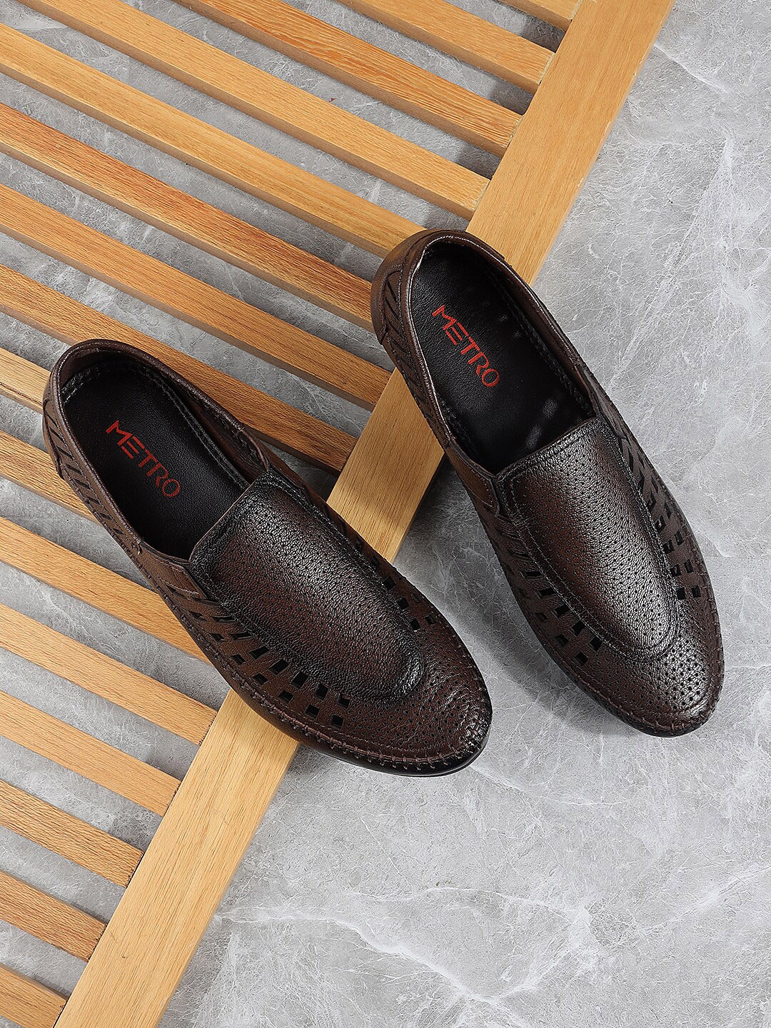 

Metro Men Textured Leather Shoe-Style Sandals, Brown