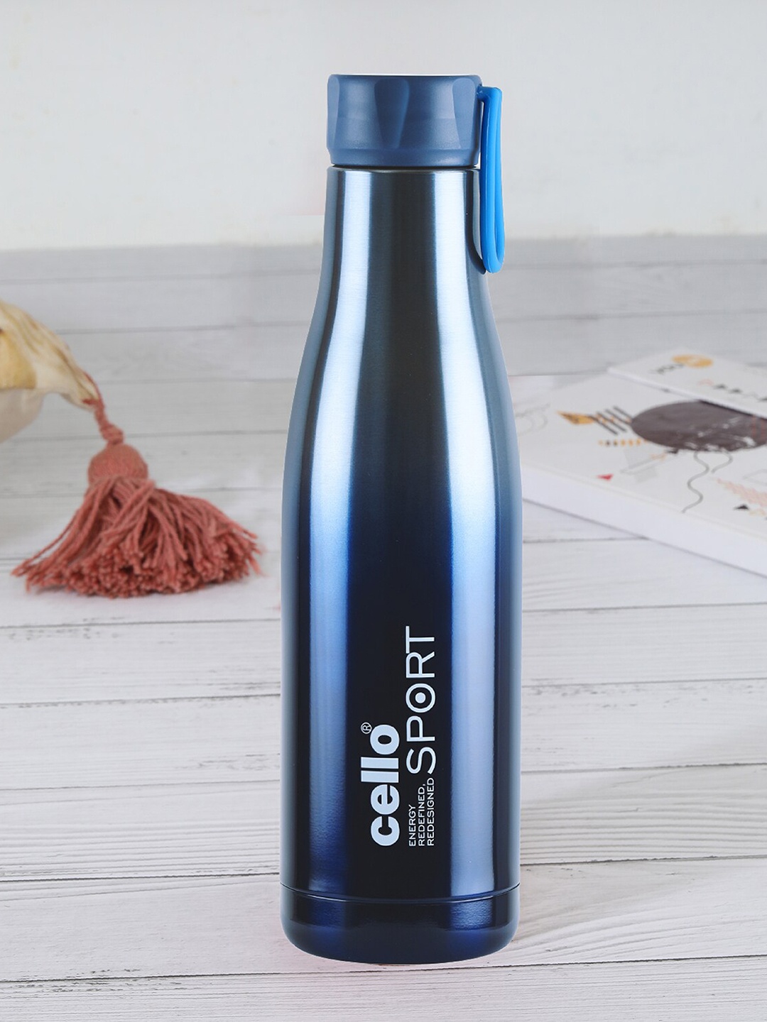 

Cello Dazzle Blue Stainless Steel Double-Walled Vacusteel Water Bottle 600 Ml