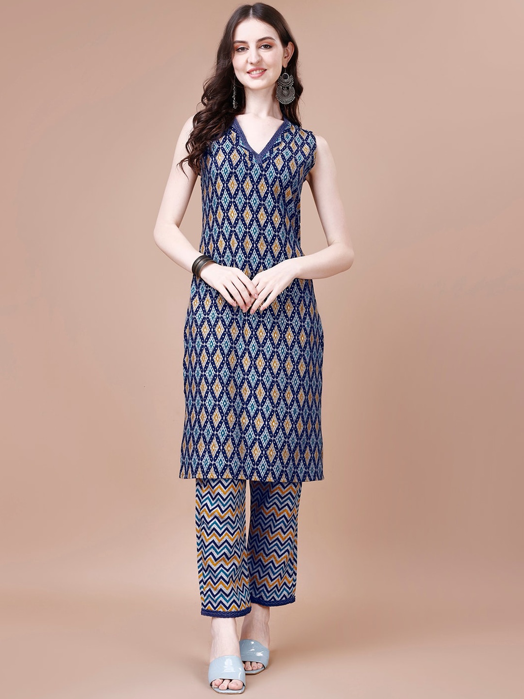 

KALINI Ethnic Motifs Printed Regular Kurta With Trousers, Navy blue