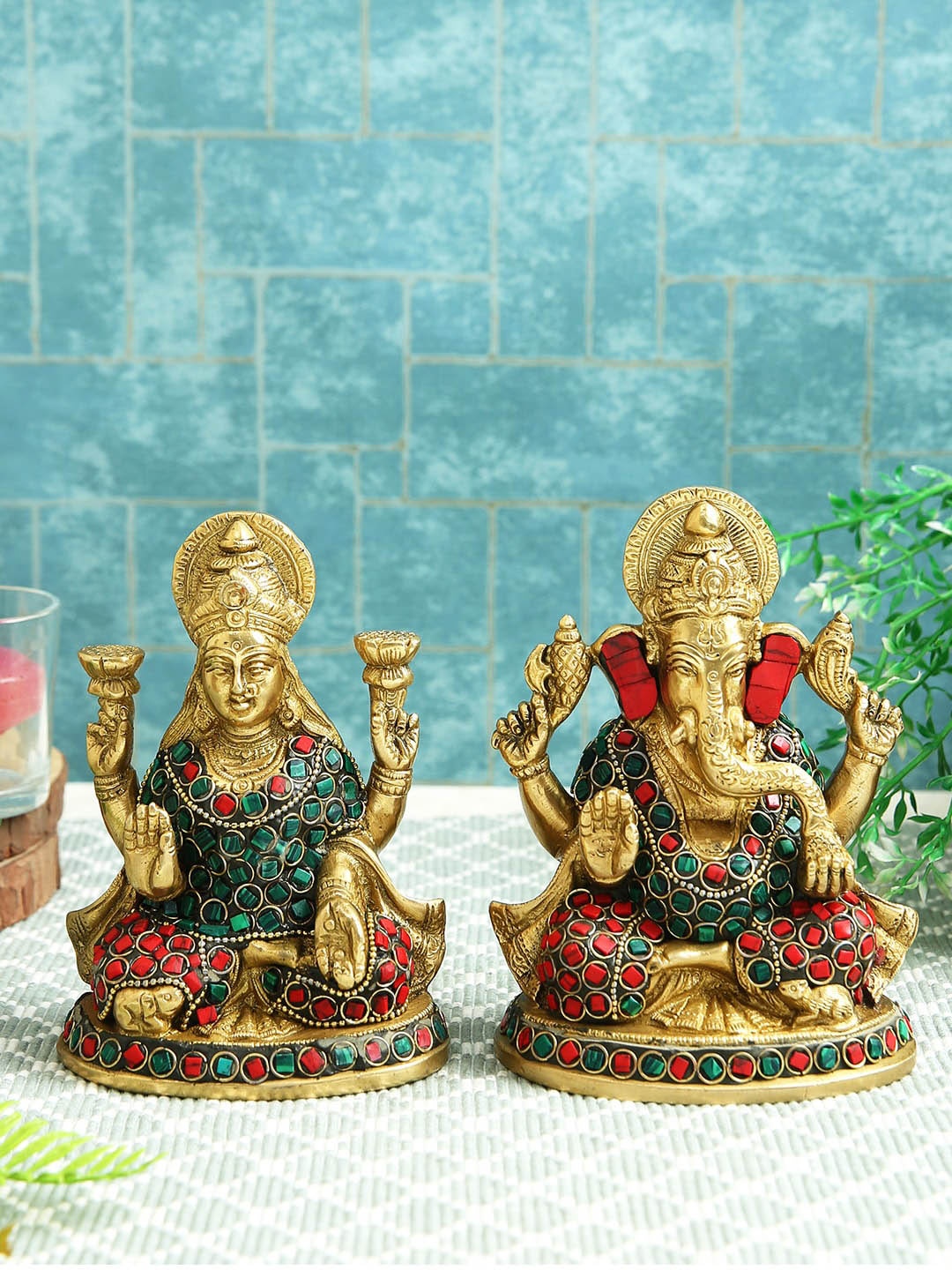 Imli Street Red & Green 2 Pieces Textured Ganesh Lakshmi Brass Idol Showpieces