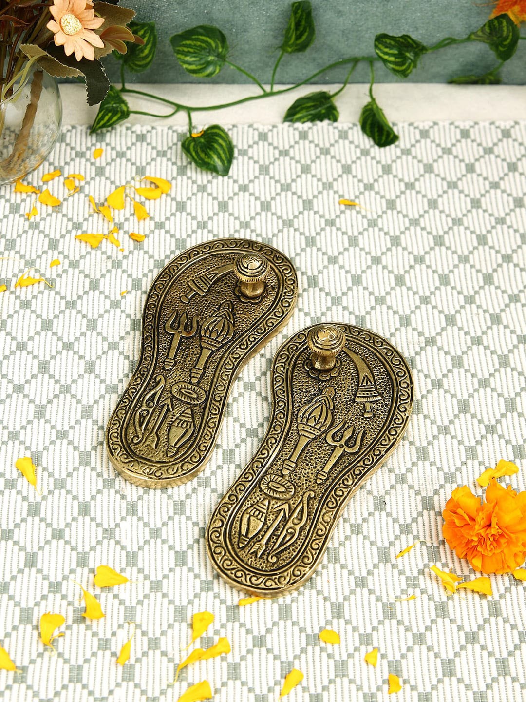 

Imli Street Yellow Charan Paduka Big Brass Showpiece, Gold