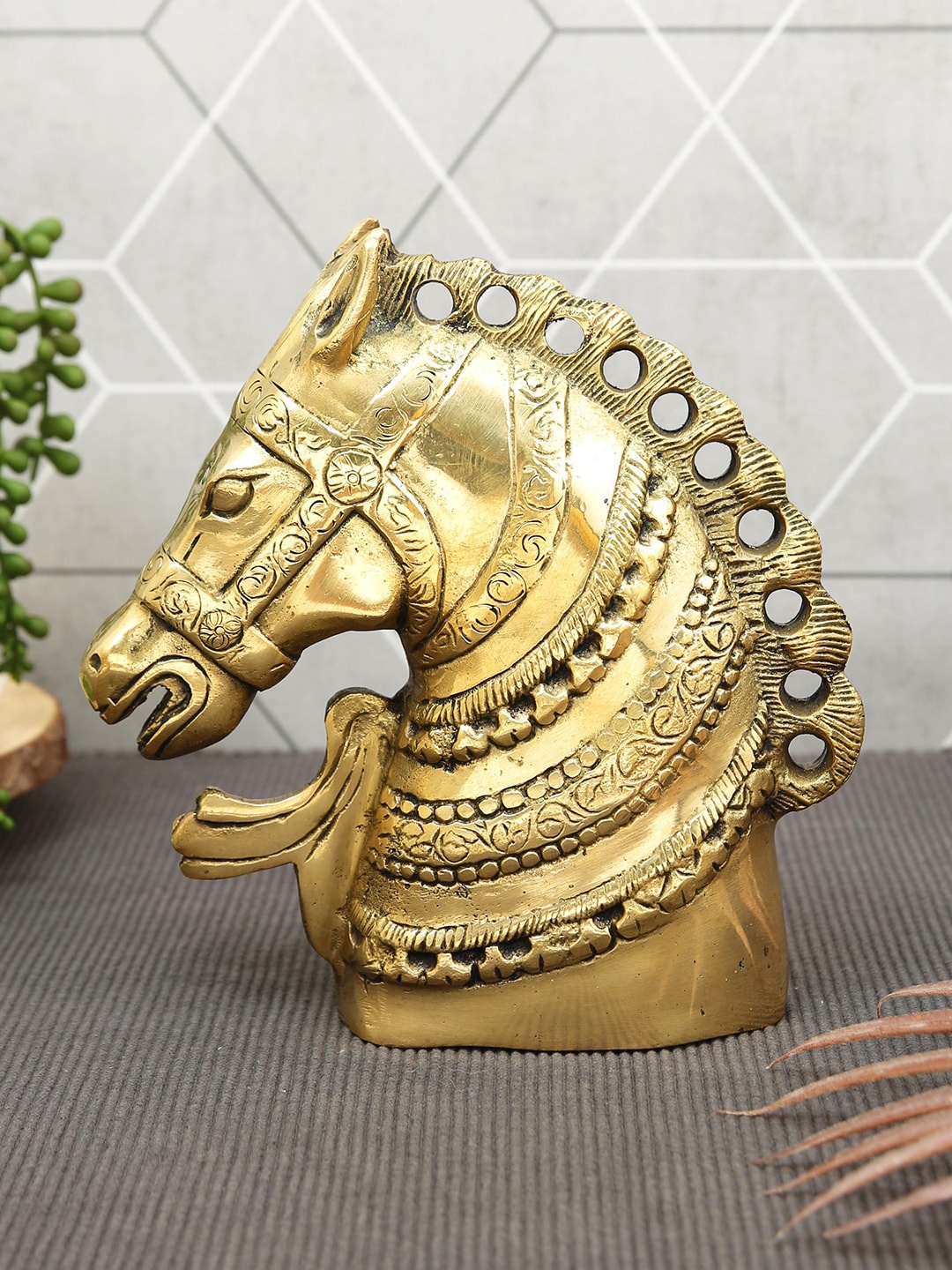 

Imli Street Gold Toned Horse Head Brass Showpieces