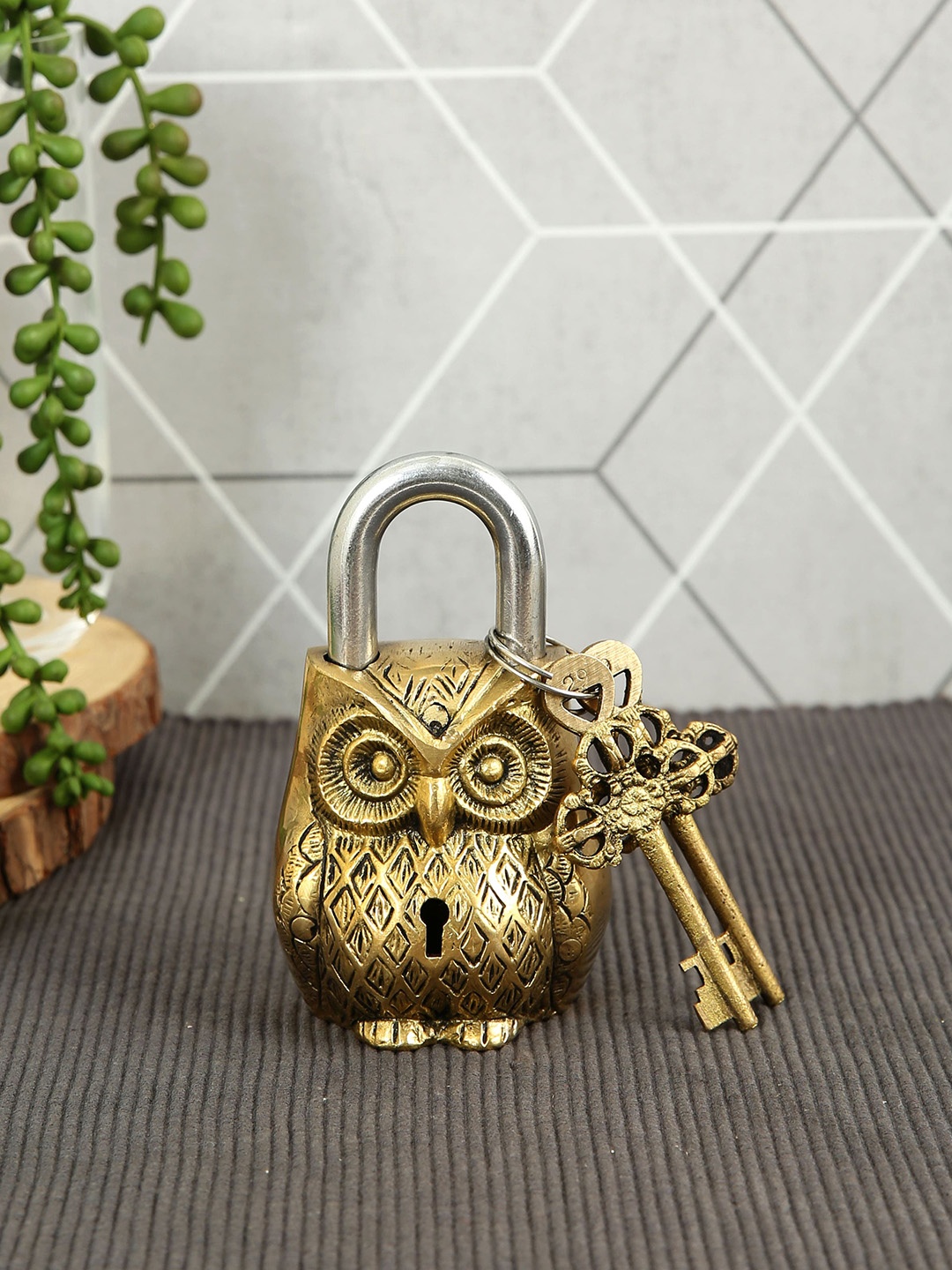 

Imli Street Brown & White Textured Owl Design Lock Brass Figurine Showpiece, Gold