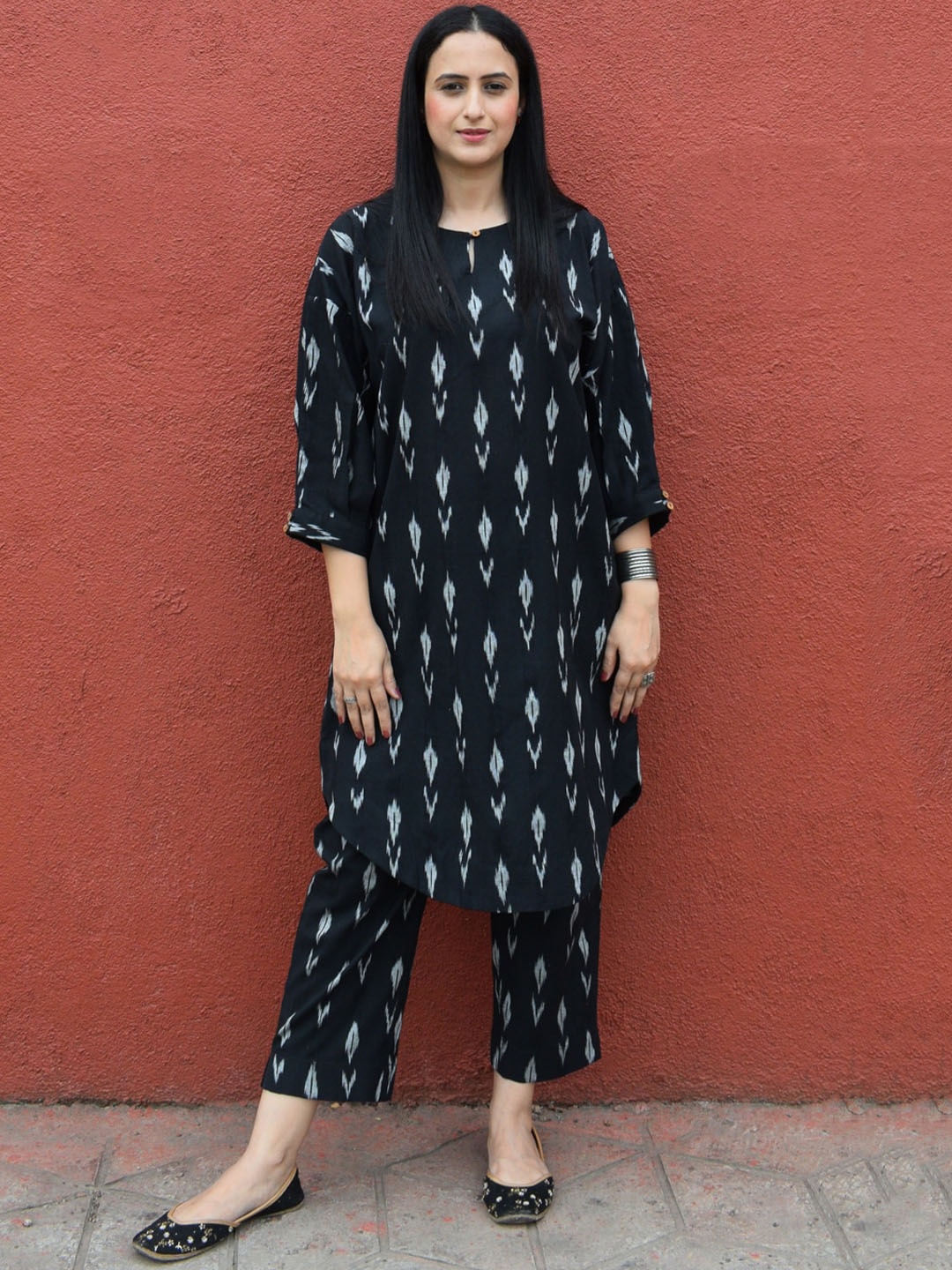 

House of Moxa Ethnic Motifs Printed Pleated Pure Cotton Kurta with Trousers, Black