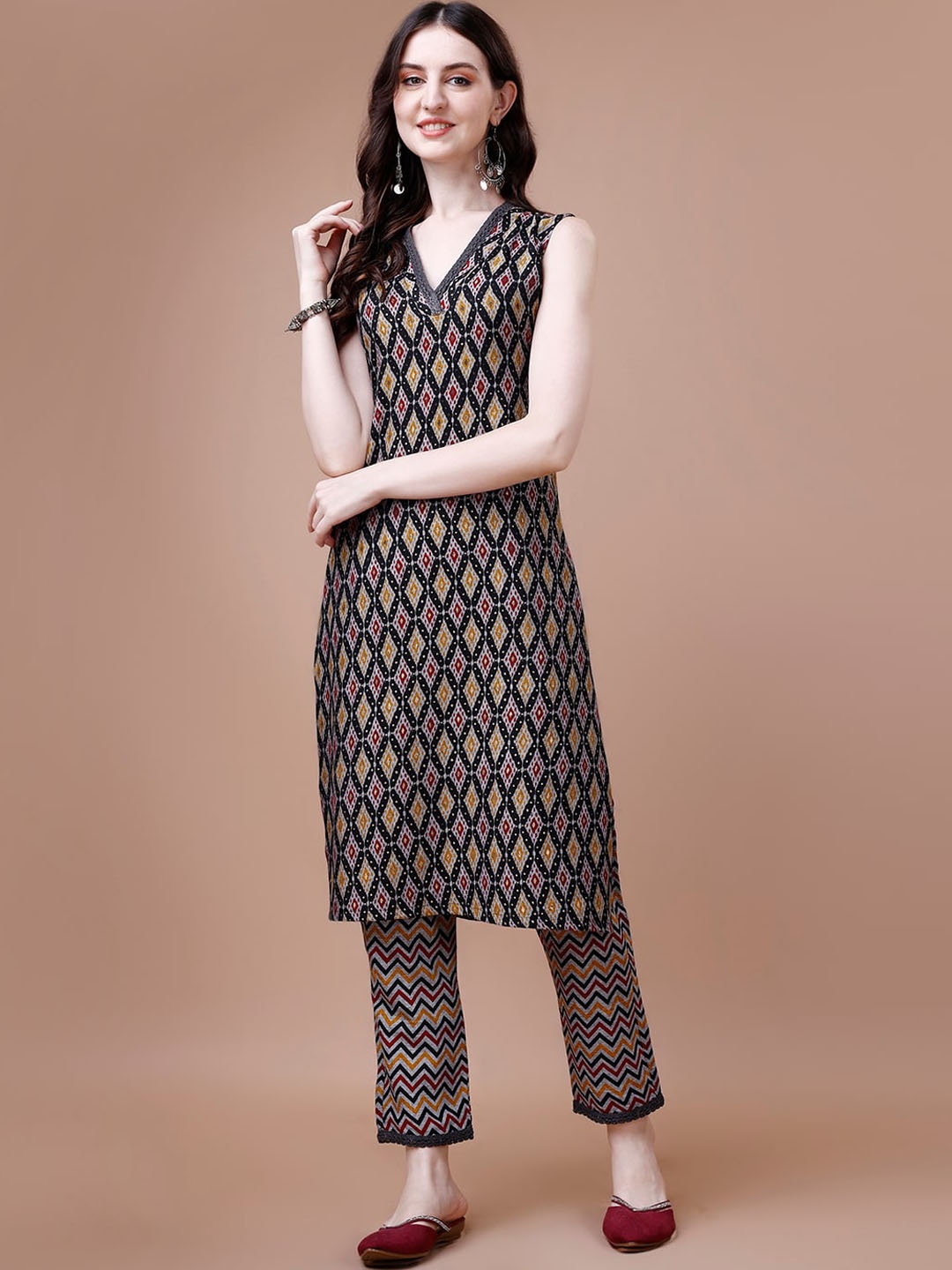 

Pratham Blue Printed Regular Kurta with Trousers, Black