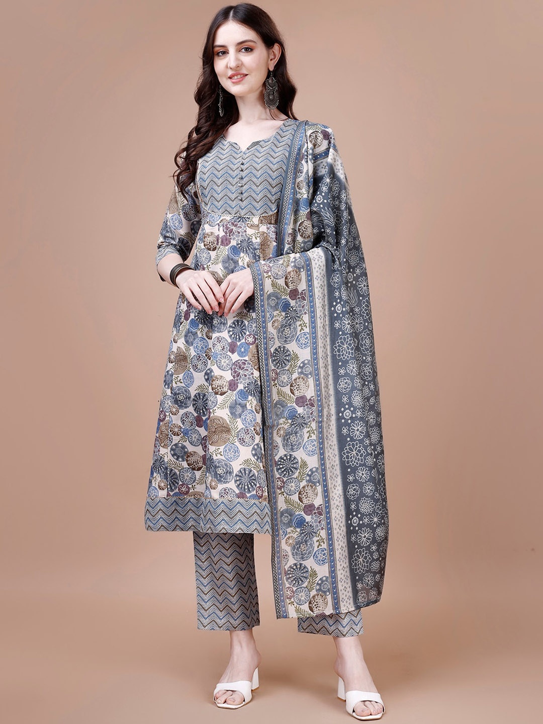 

Pratham Blue Women White Floral Printed Regular Chanderi Silk Kurta with Trousers & With Dupatta