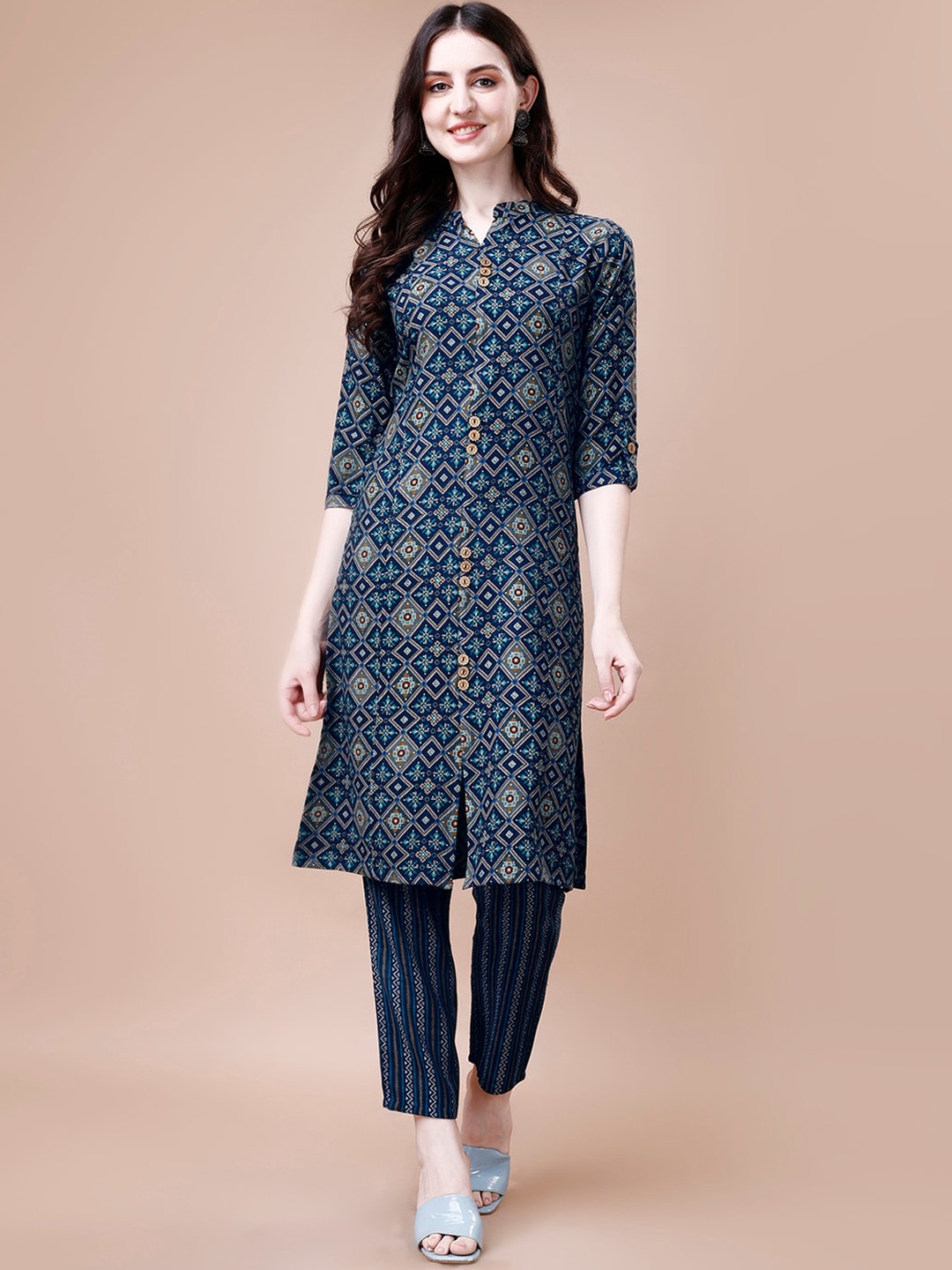 

Pratham Blue Ethnic Motifs Printed Mandarin Collar Straight Kurta With Trousers