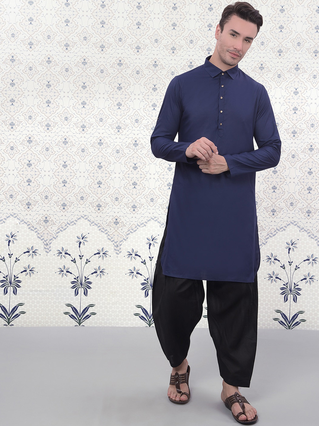 

Ode by House of Pataudi Mandarin Collar Straight Kurta With Salwar, Navy blue