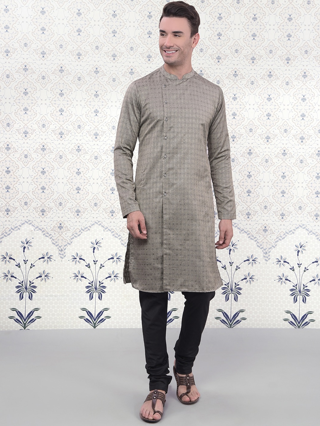 

Ode by House of Pataudi Mandarin Colllar Kurta with Churidar, Black