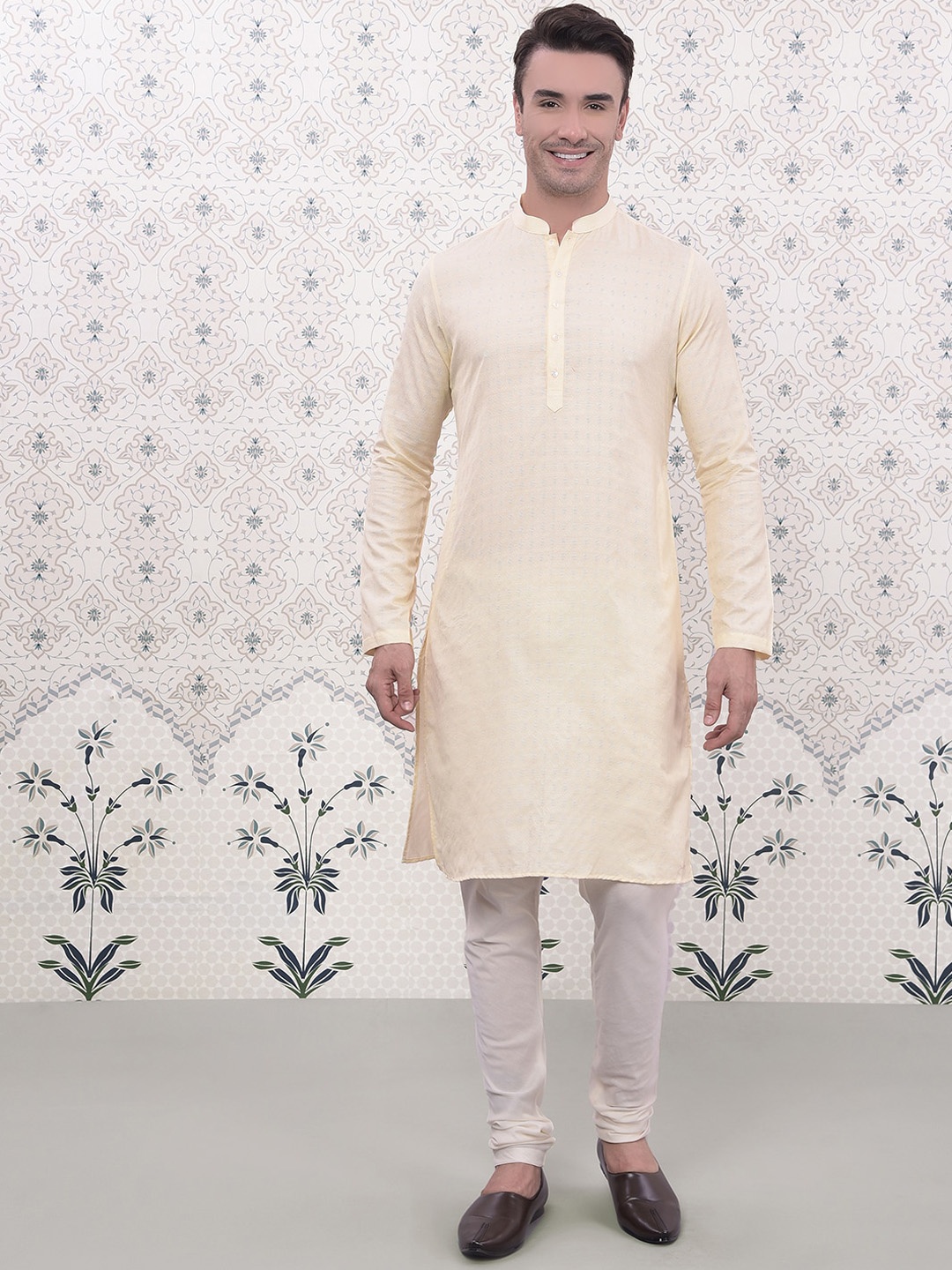 

Ode by House of Pataudi Woven Design Mandarin Collar Kurta With Churidar, Off white