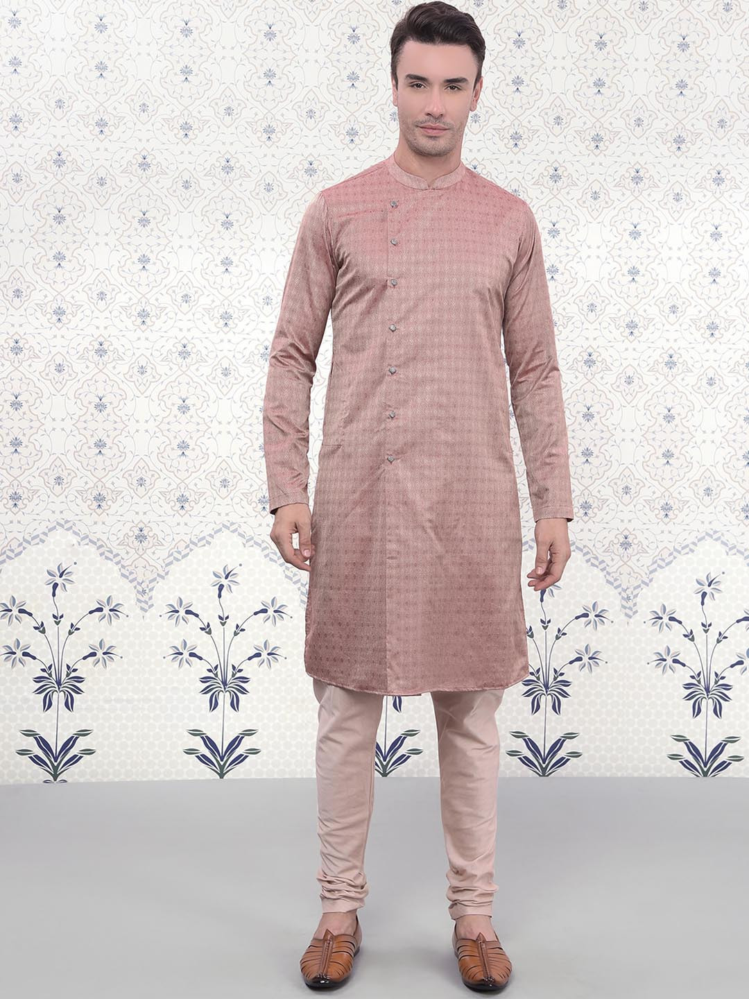 

Ode by House of Pataudi Woven Design Mandarin Collar Regular Kurta with Churidar, Maroon