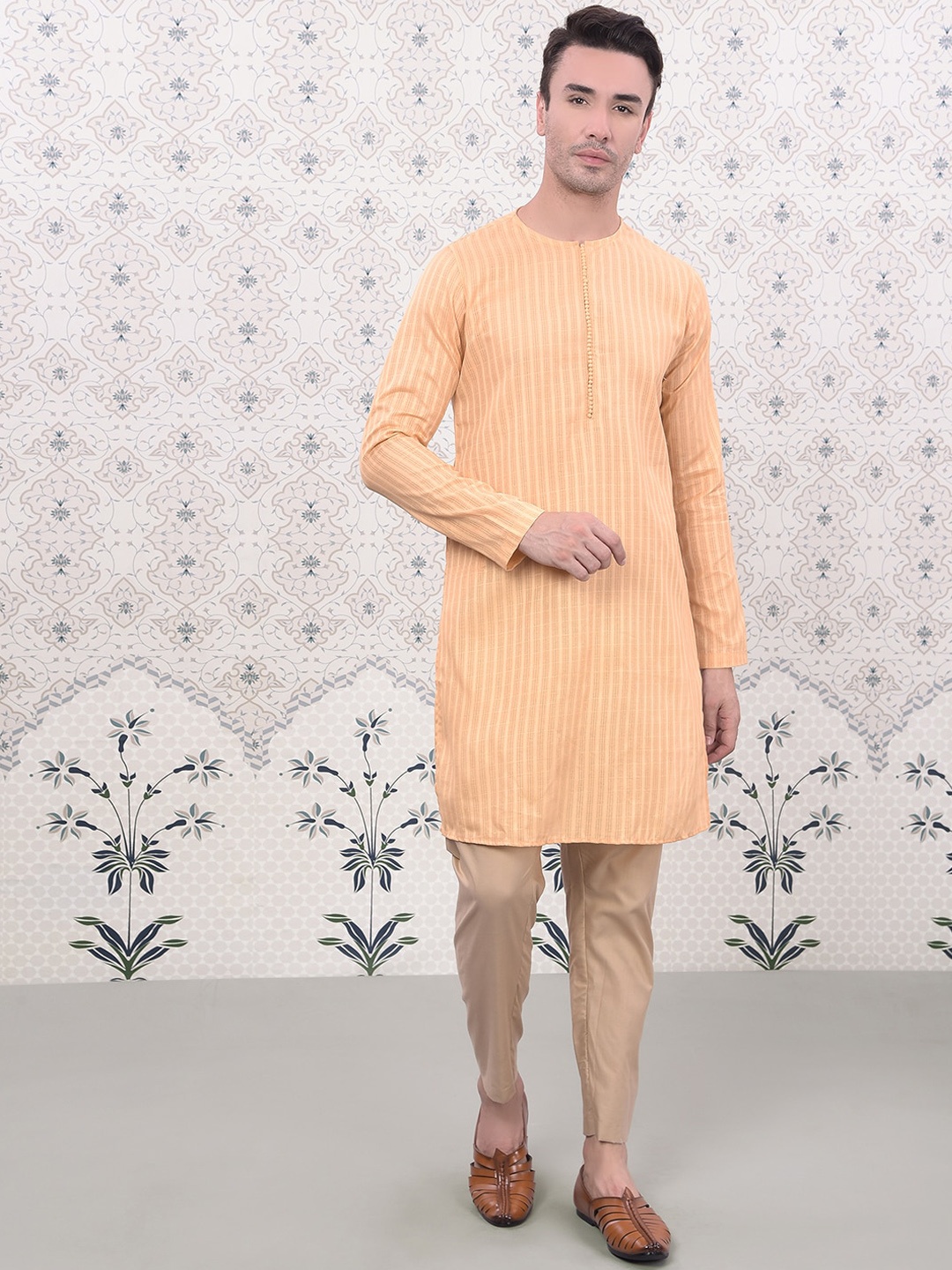 

Ode by House of Pataudi Vertical Striped Regular Kurta With Pyjamas, Orange