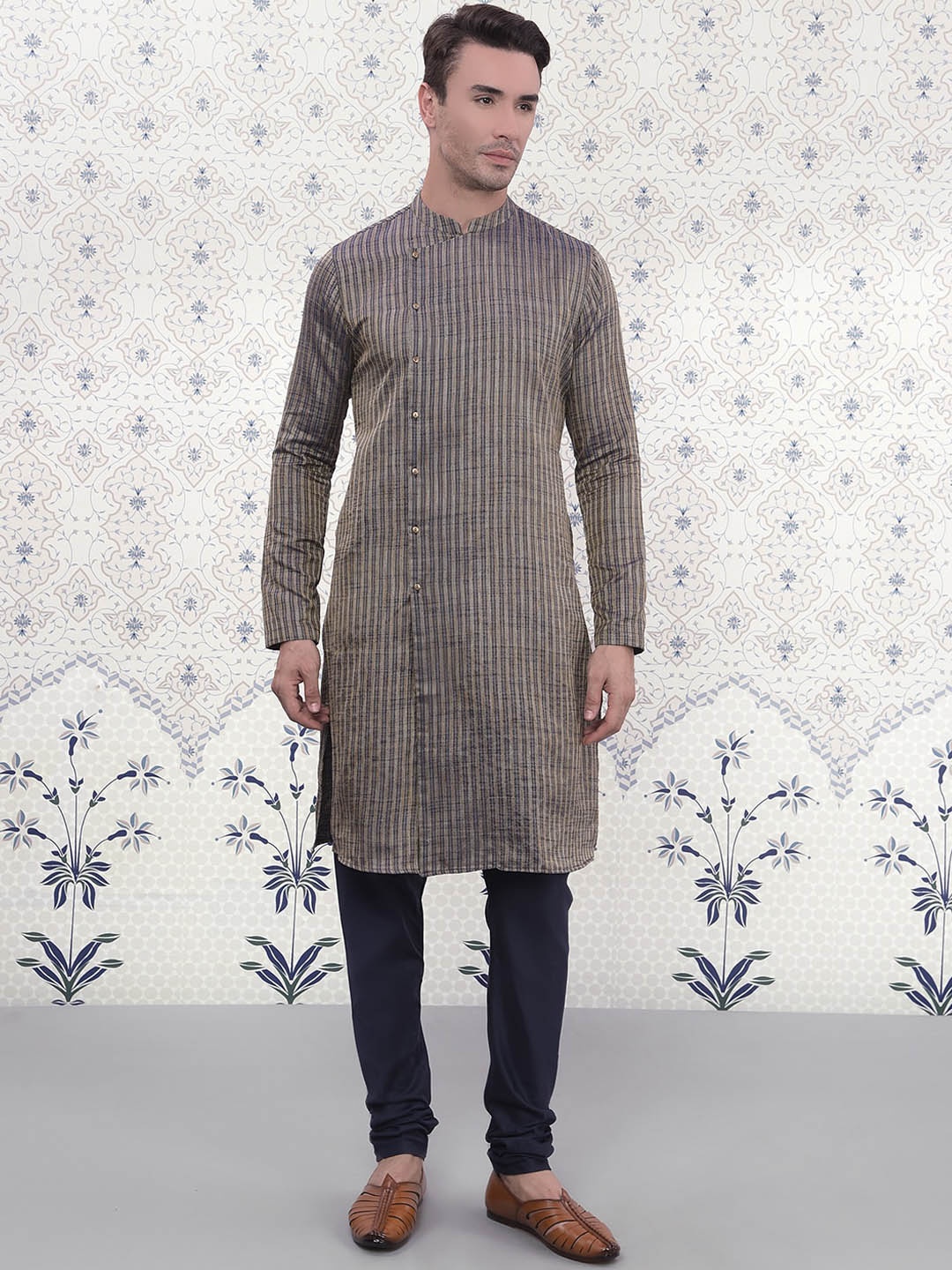 

Ode by House of Pataudi Ethnic Motifs Woven Design Jacquard Angrakha Kurt With Churidar, Navy blue